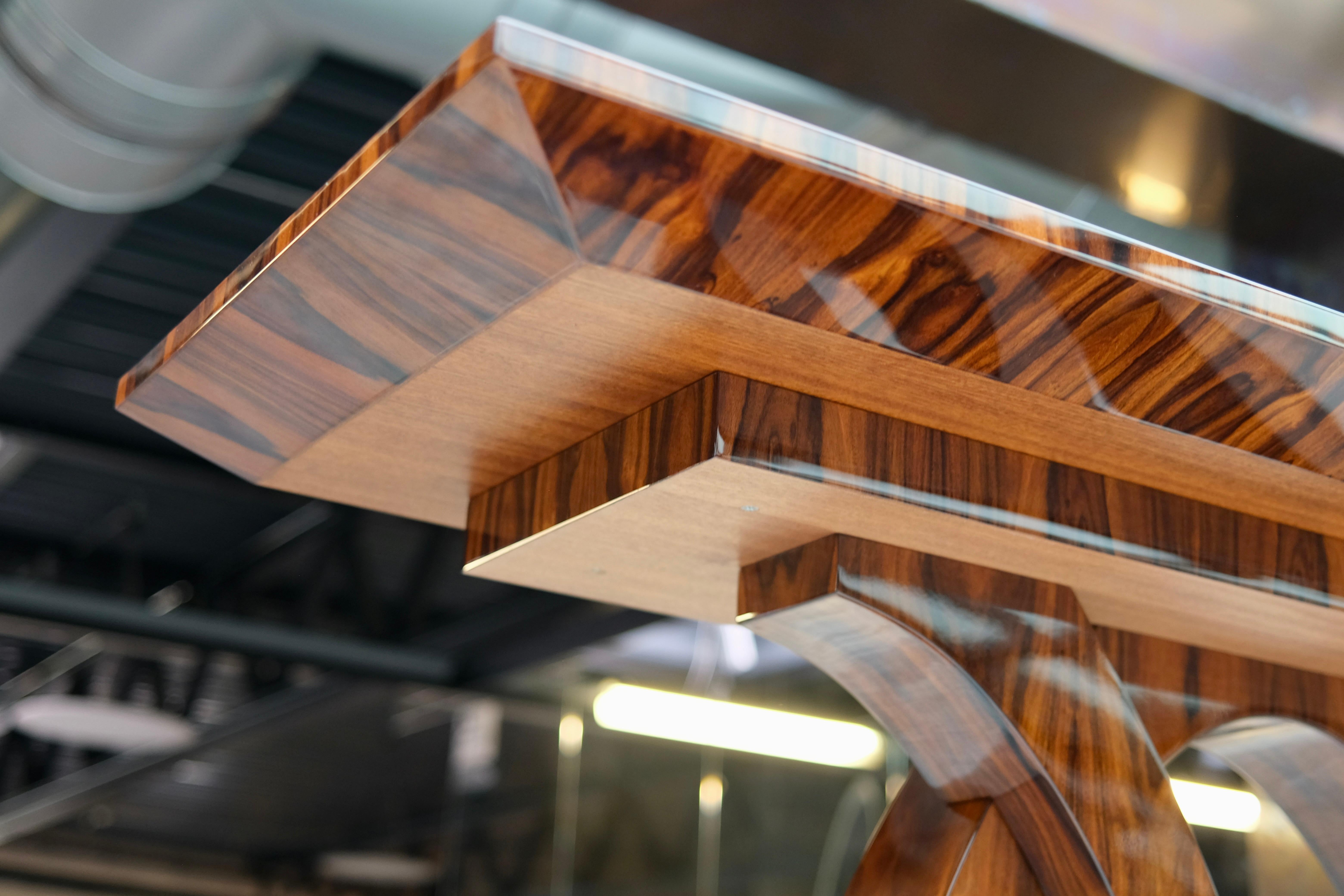 Konsolentisch im Art-déco-Stil aus Reel-Holz mit geschwungenem Sockel und anpassbarer Größe im Angebot 3