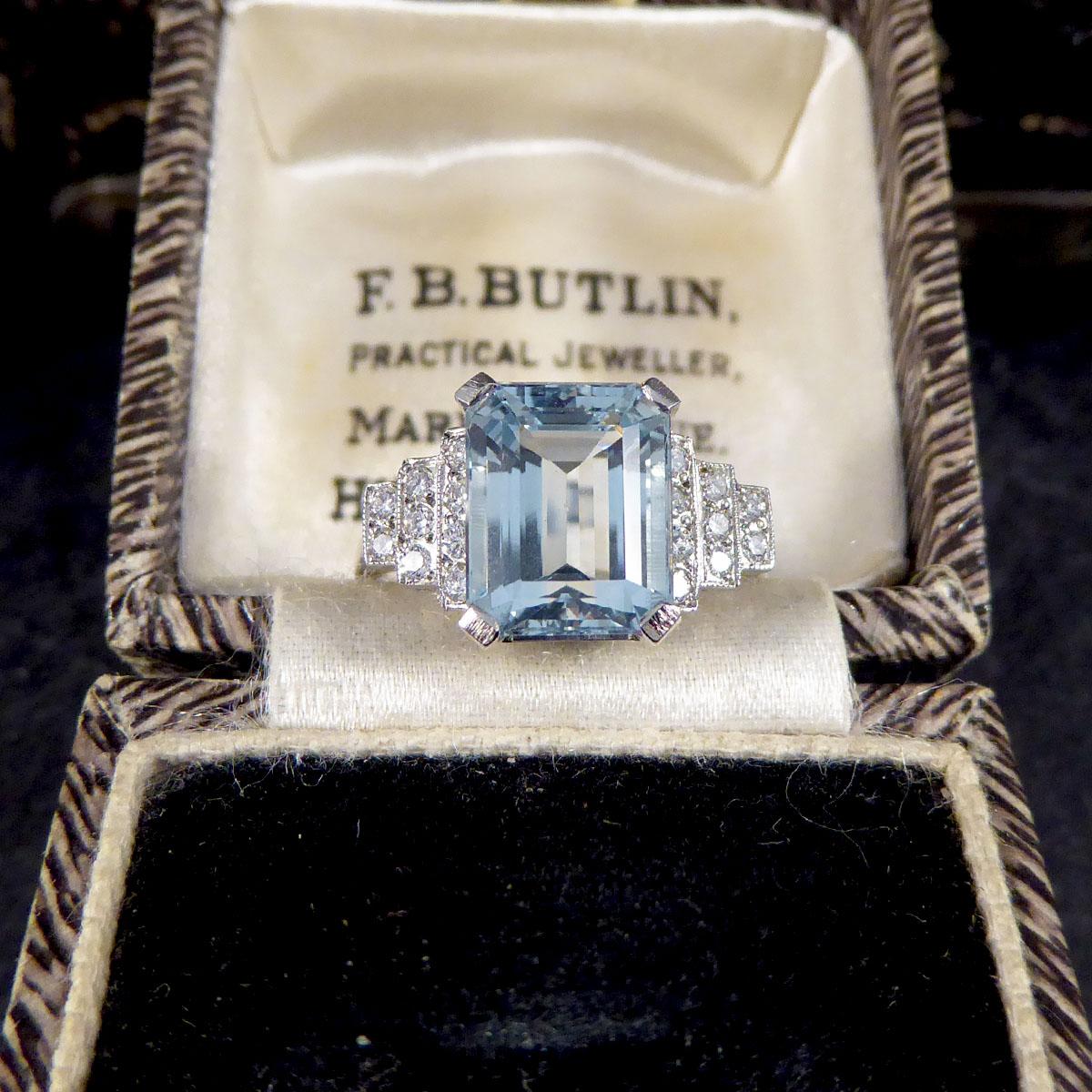 Zeitgenössischer Art-Déco-Ring aus Platin mit 3,30 Karat Aquamarin und Diamant 4