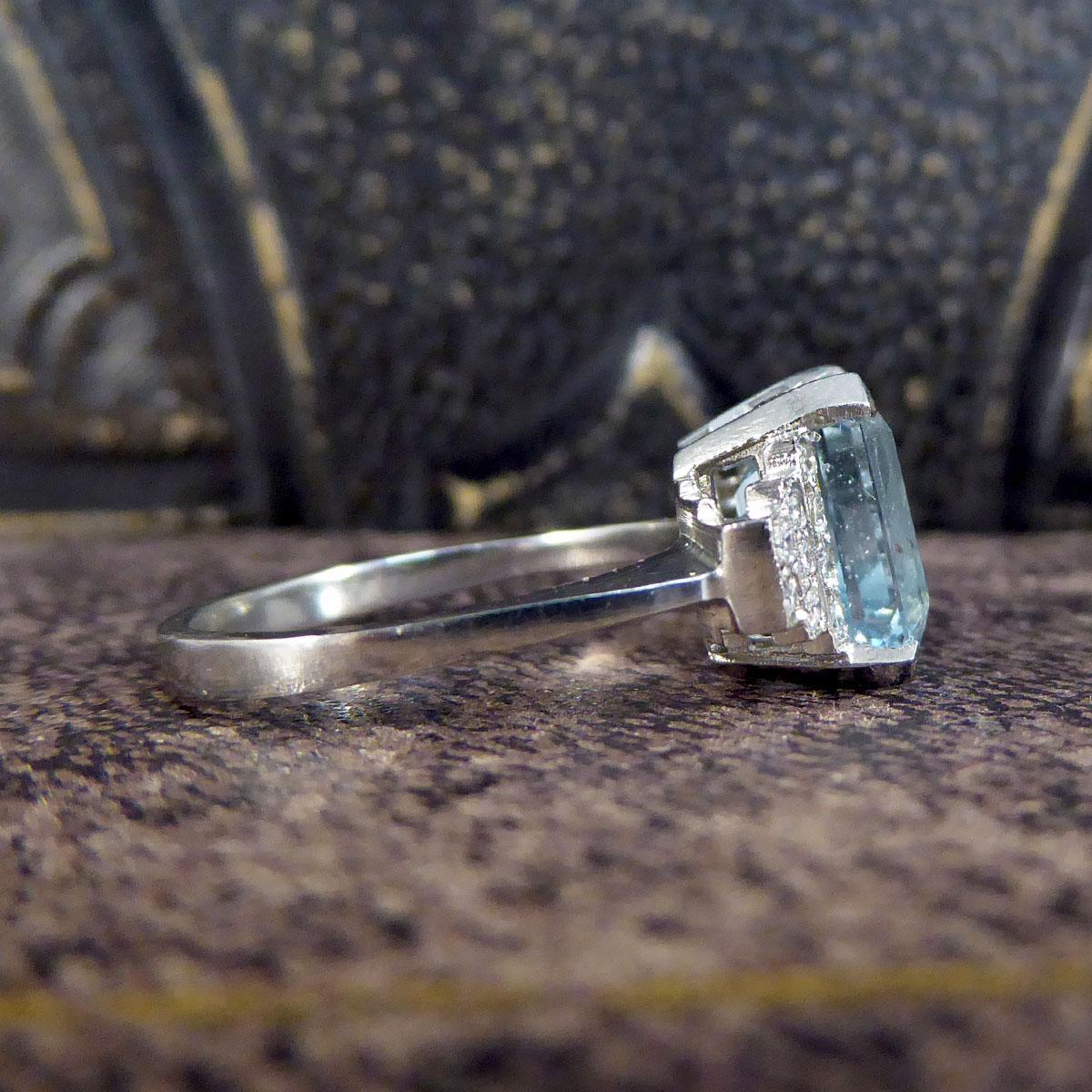 Zeitgenössischer Art-Déco-Ring aus Platin mit 3,30 Karat Aquamarin und Diamant (Art déco)