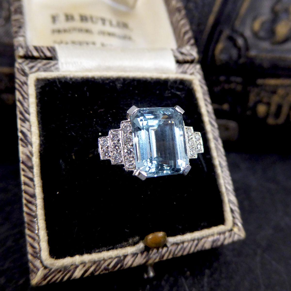Zeitgenössischer Art-Déco-Ring aus Platin mit 3,30 Karat Aquamarin und Diamant 2