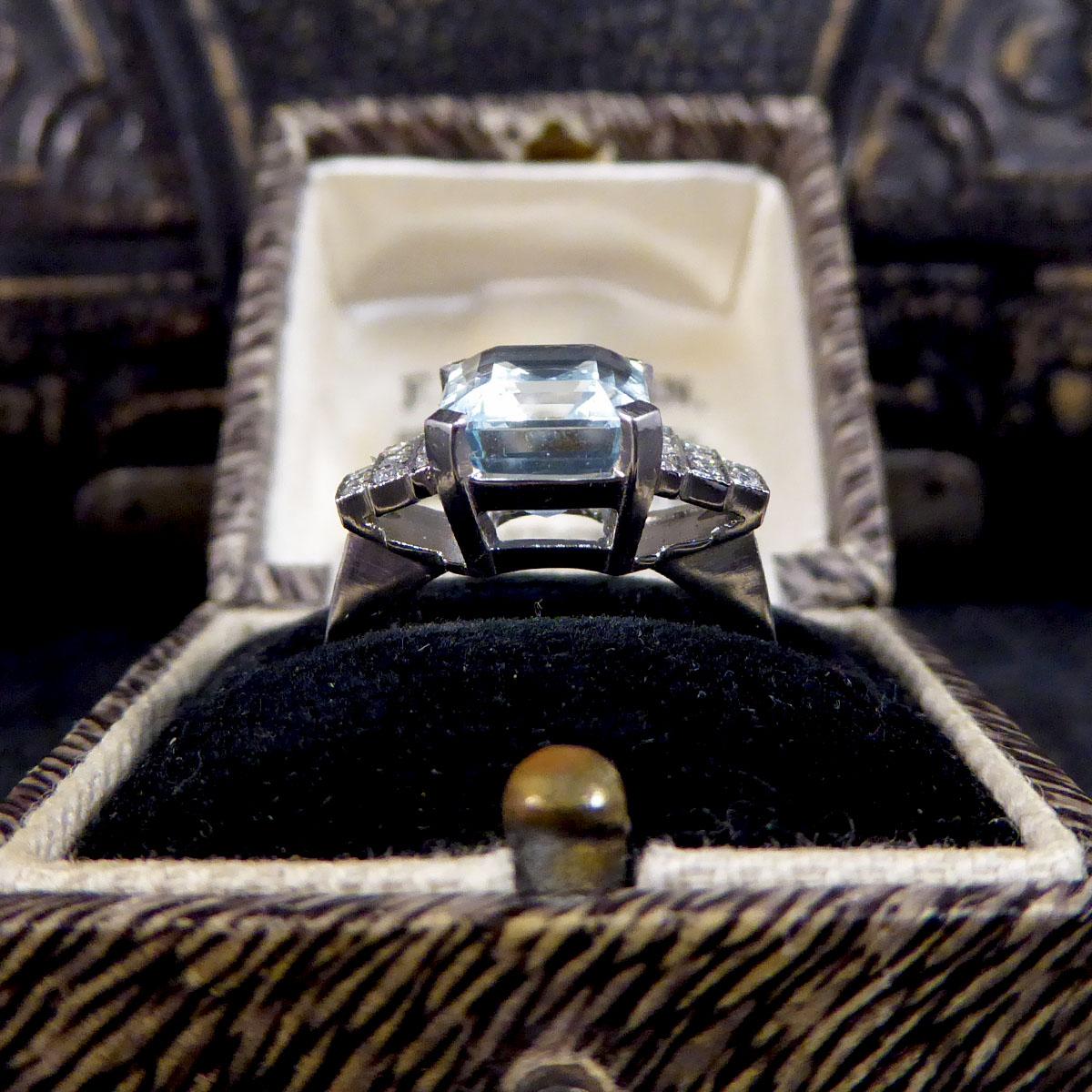 Zeitgenössischer Art-Déco-Ring aus Platin mit 3,30 Karat Aquamarin und Diamant 3
