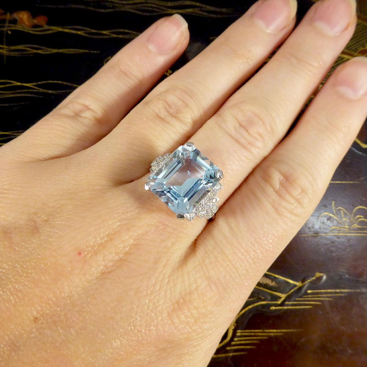 Art Deco Style Contemporary 9.00ct Aquamarine and Diamond Ring in Platinum In Good Condition In Yorkshire, West Yorkshire