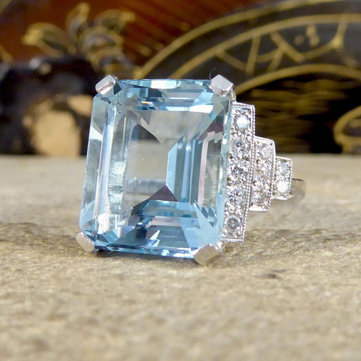 Art Deco Style Contemporary 9.15ct Aquamarine and Diamond Ring in Platinum In Good Condition In Yorkshire, West Yorkshire