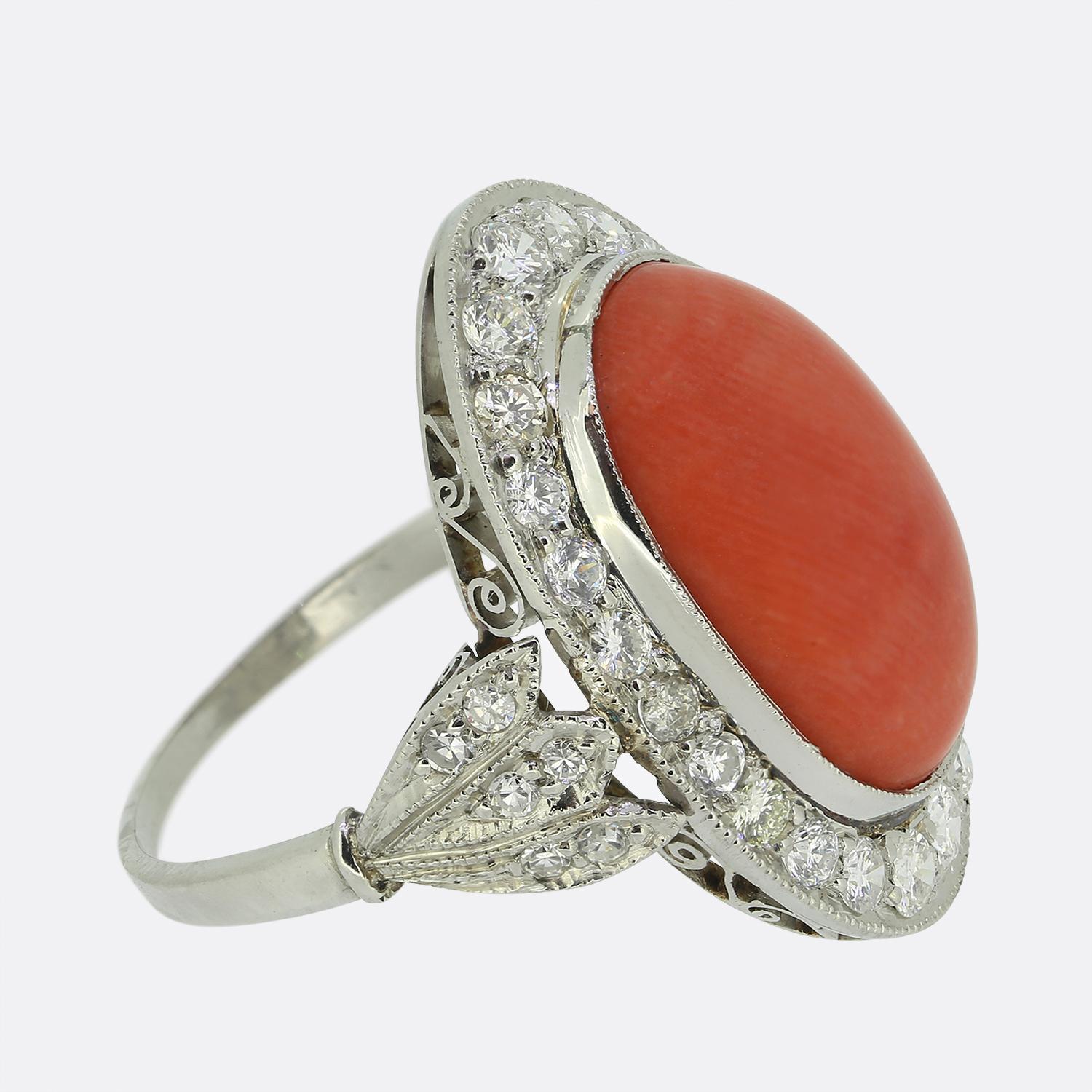 Taille brillant Bague en corail et diamants de style Art déco en vente