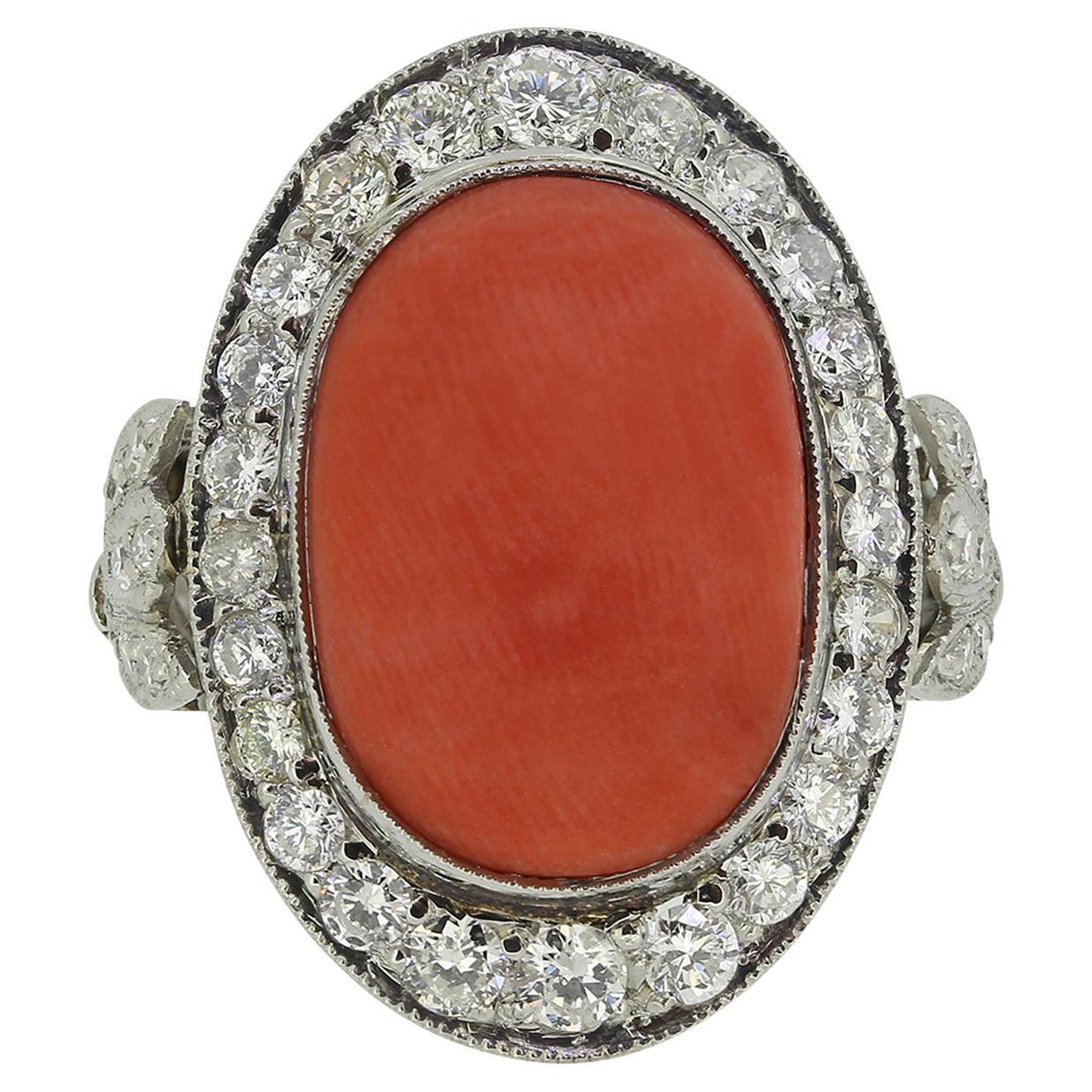 Korallen- und Diamantring im Art-Deco-Stil