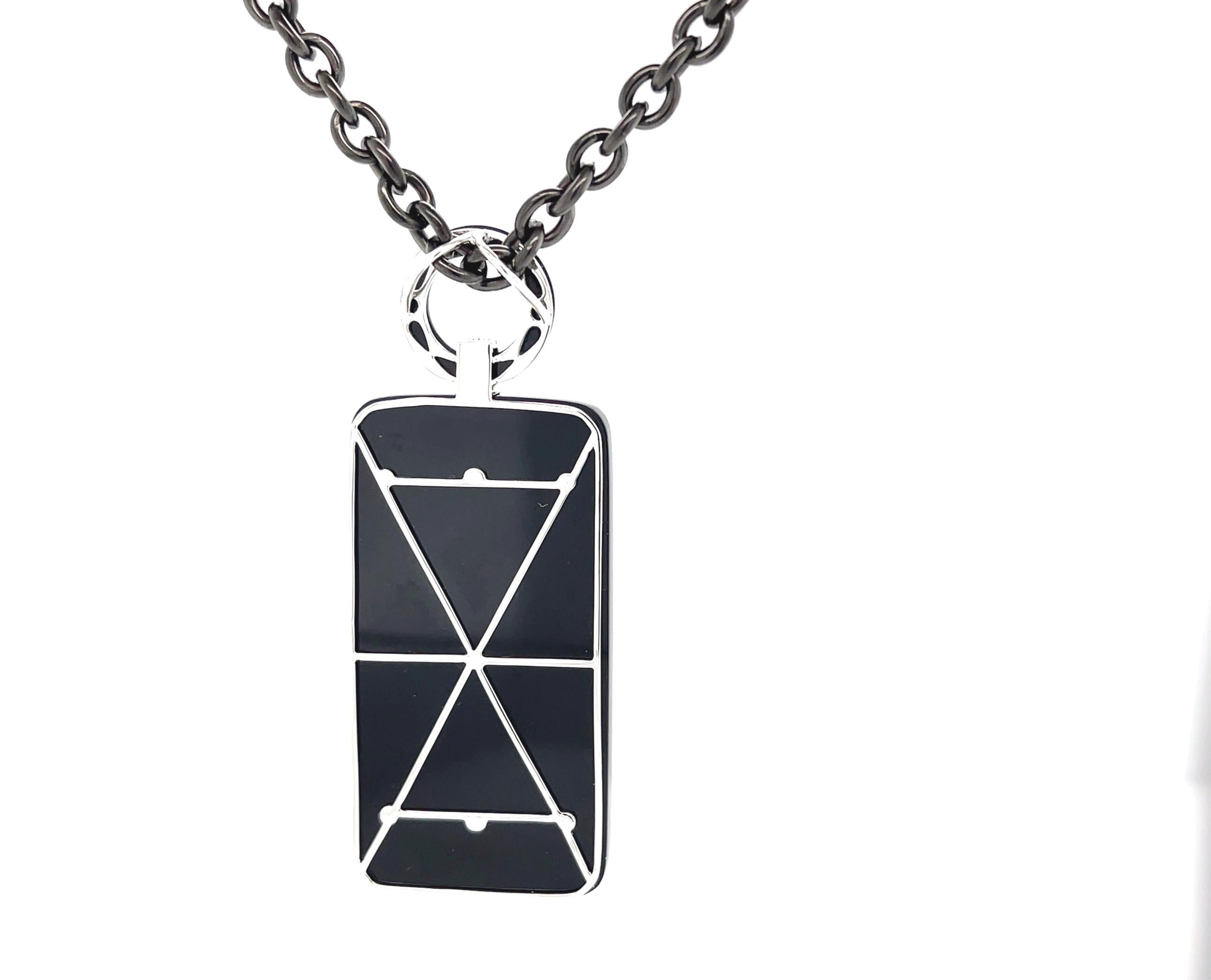 Ciondolo in stile Art Deco con corallo, diamanti, onice e oro bianco con catena in acciaio in vendita 4
