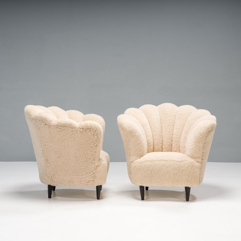 Art Deco Style Cream Shearling Bouclé Scalloped Armchairs, Set of 2 In Good Condition For Sale In London, GB