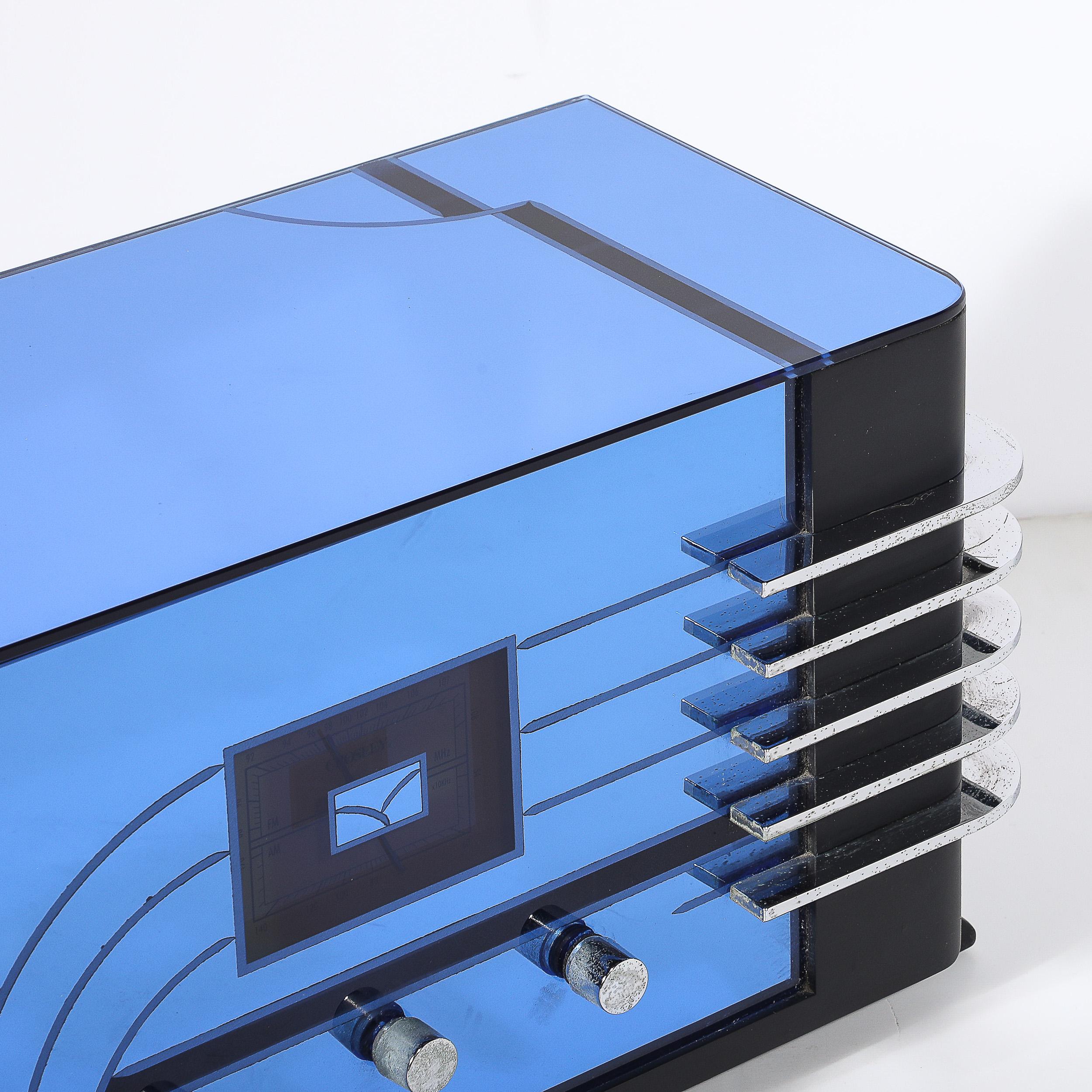 Estilo Art Déco Crosley CR38 Sleigh Radio en Cristal Azul y Cromo en venta 4