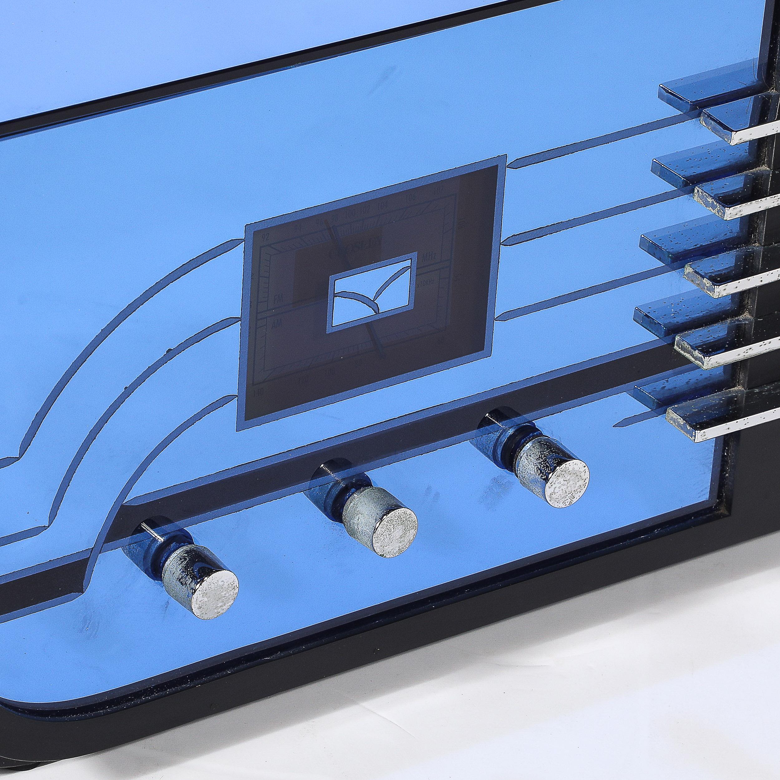 Estilo Art Déco Crosley CR38 Sleigh Radio en Cristal Azul y Cromo en venta 5