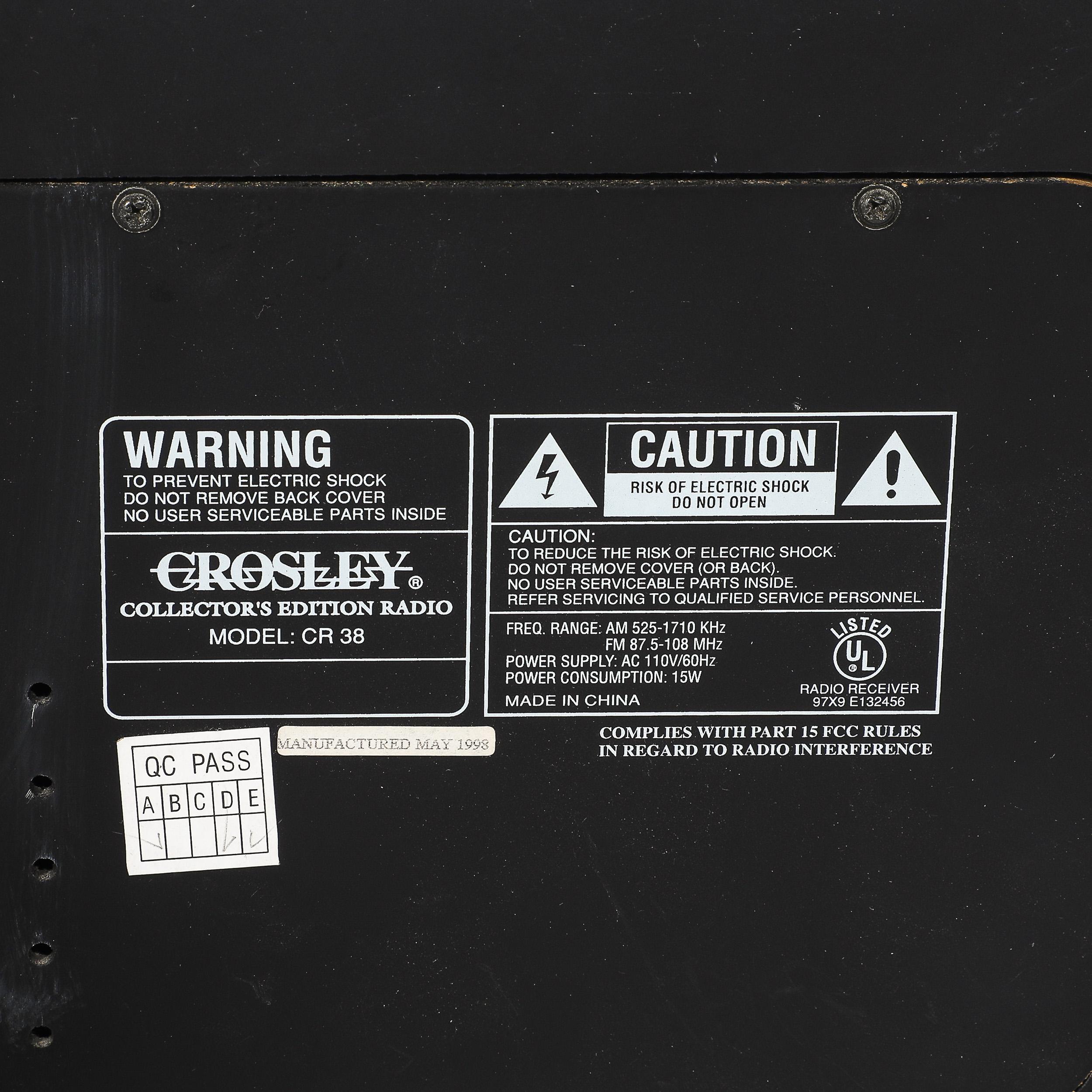 Estilo Art Déco Crosley CR38 Sleigh Radio en Cristal Azul y Cromo en venta 7