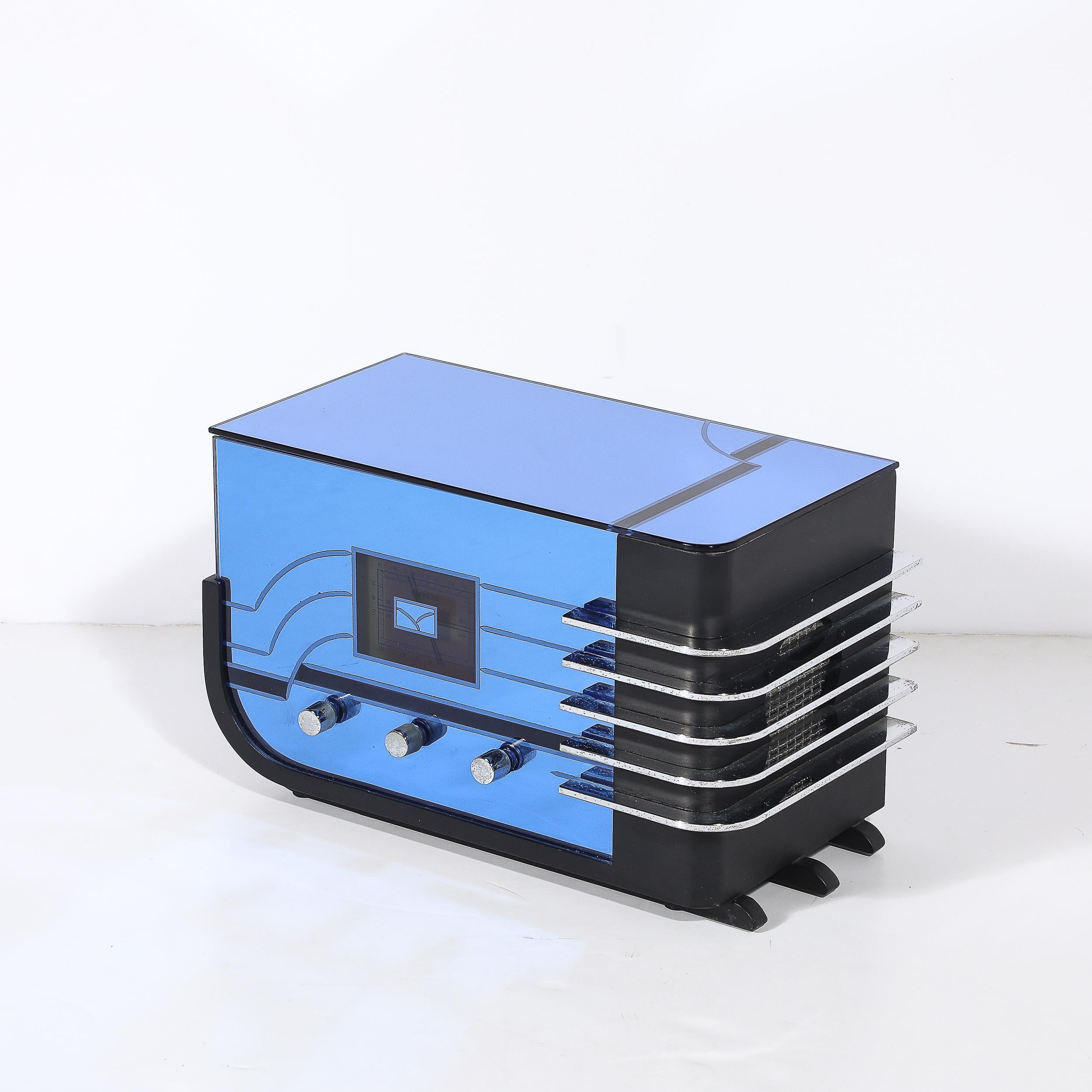 Estilo Art Déco Crosley CR38 Sleigh Radio en Cristal Azul y Cromo Art Decó en venta