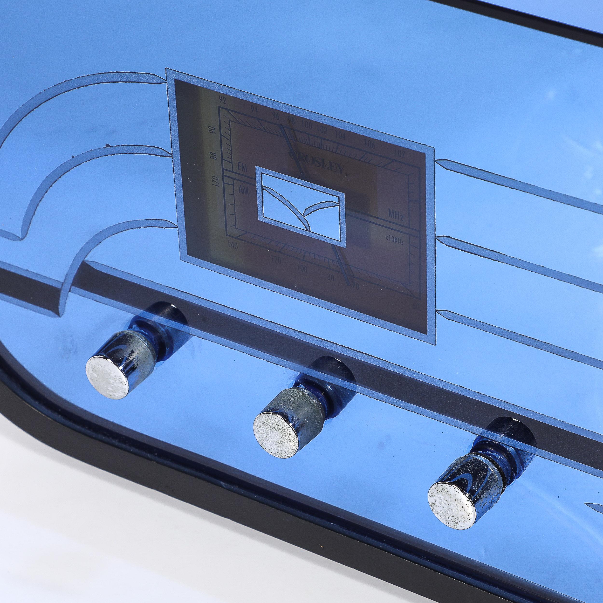 Estilo Art Déco Crosley CR38 Sleigh Radio en Cristal Azul y Cromo Estadounidense en venta