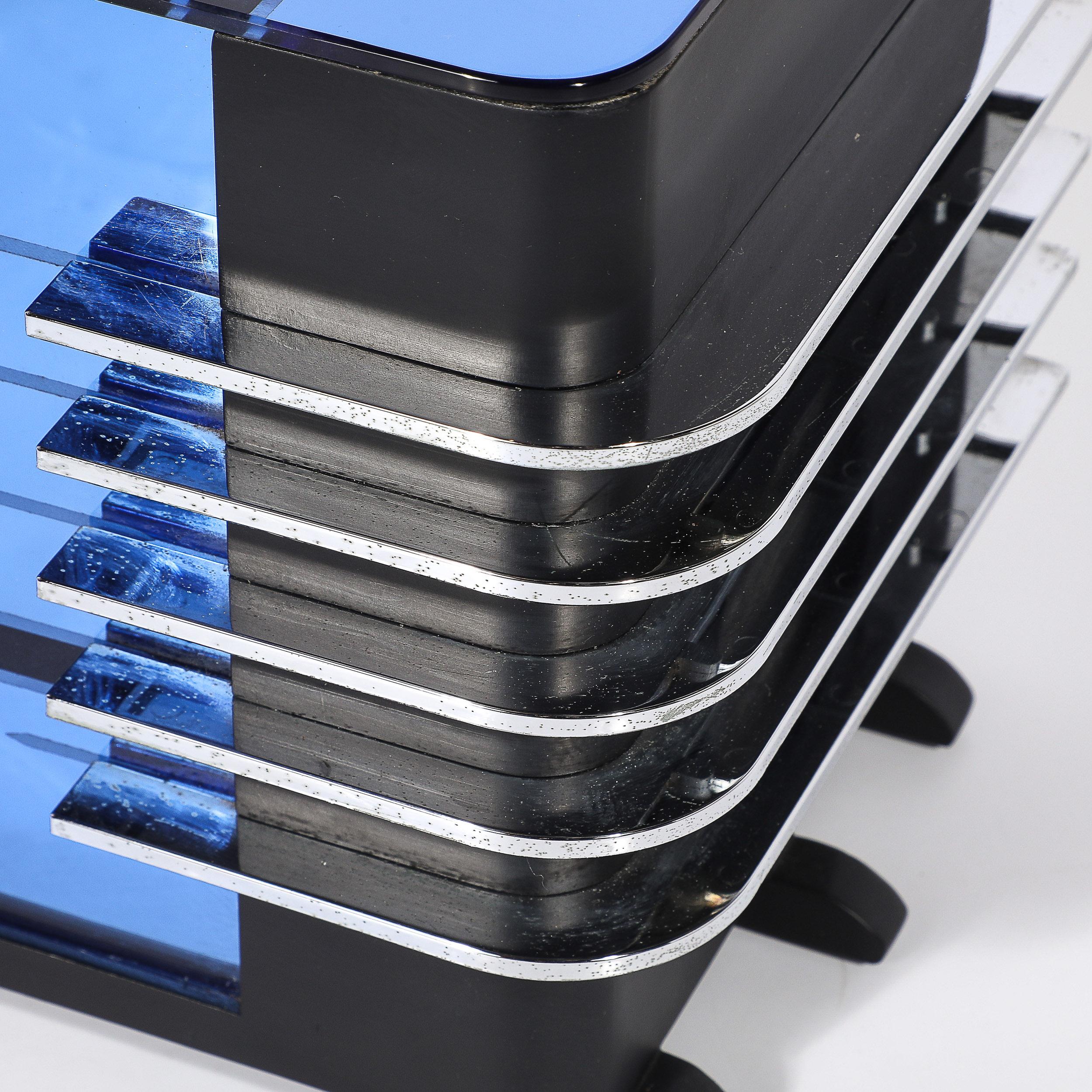 Estilo Art Déco Crosley CR38 Sleigh Radio en Cristal Azul y Cromo en Excelente estado para la venta en New York, NY