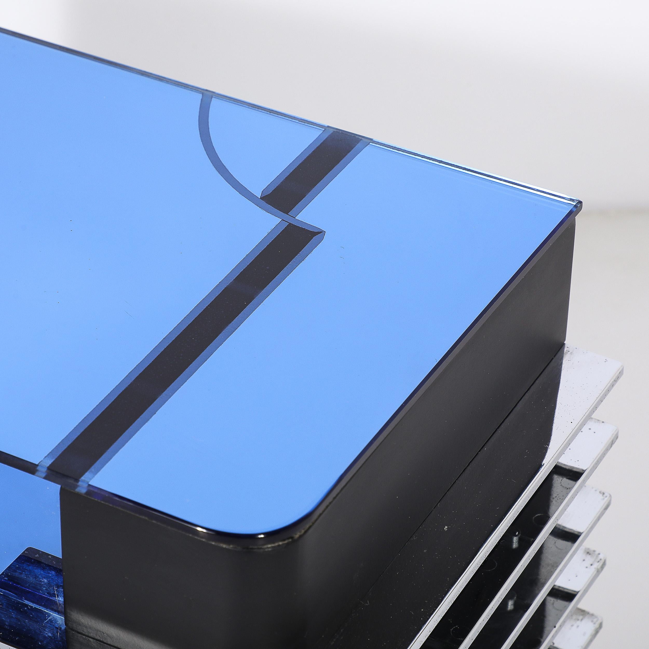 Estilo Art Déco Crosley CR38 Sleigh Radio en Cristal Azul y Cromo siglo XX en venta