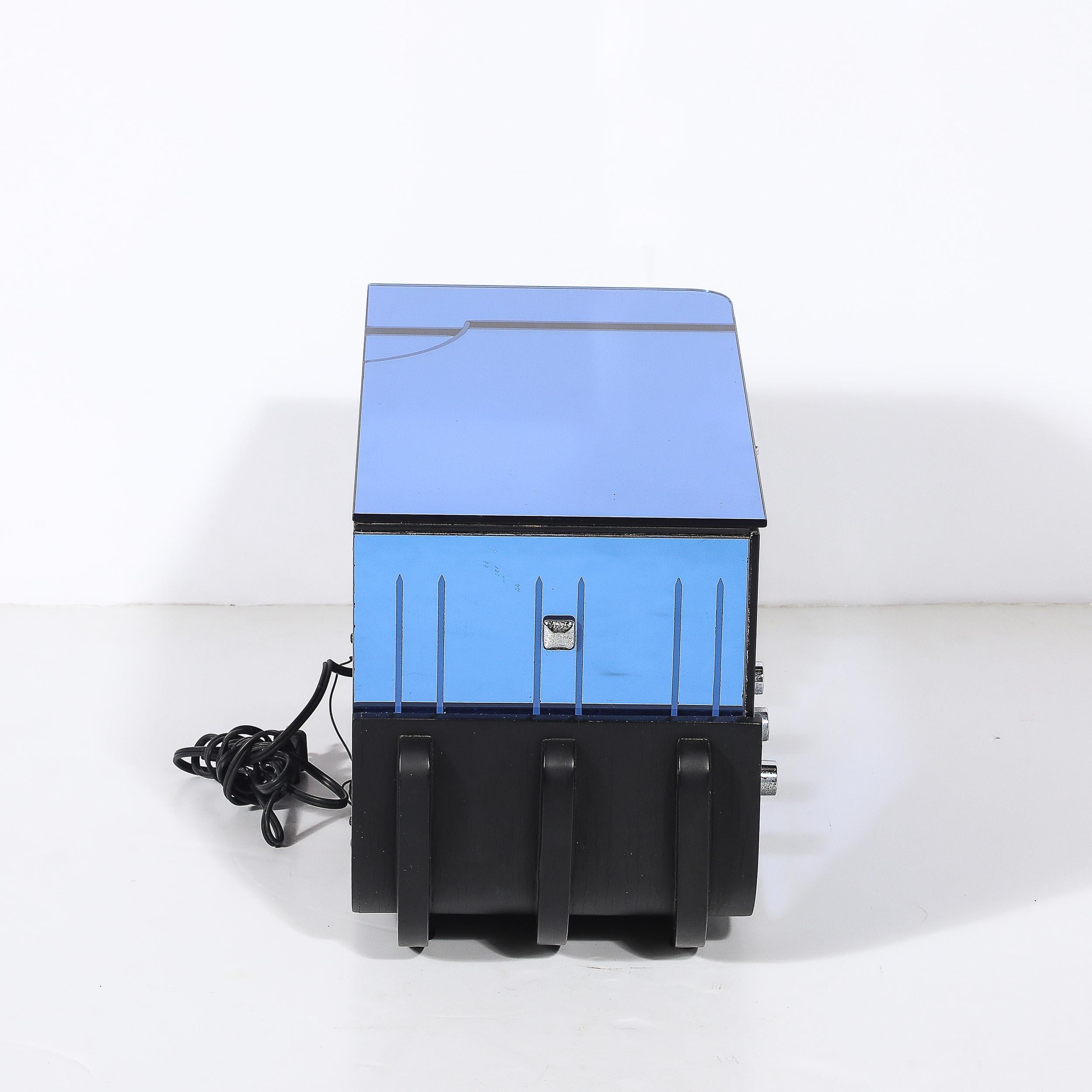 Estilo Art Déco Crosley CR38 Sleigh Radio en Cristal Azul y Cromo en venta 2