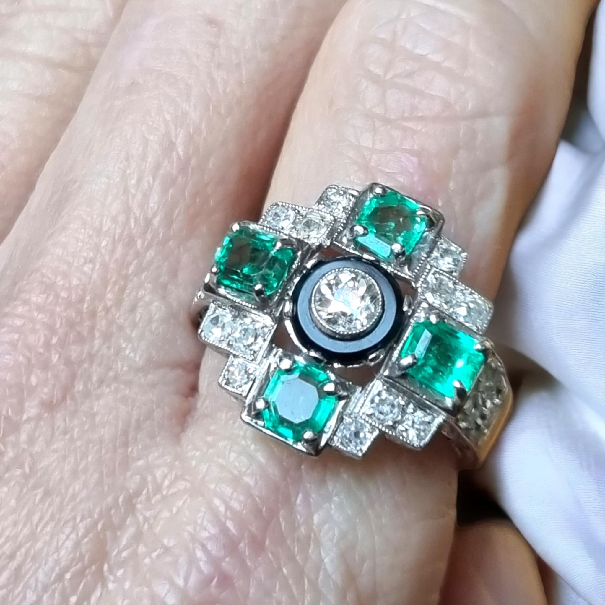 Art-Deco Style Cross Shaped Design Emerald, Diamond and Onyx Cocktail Ring For Sale 1