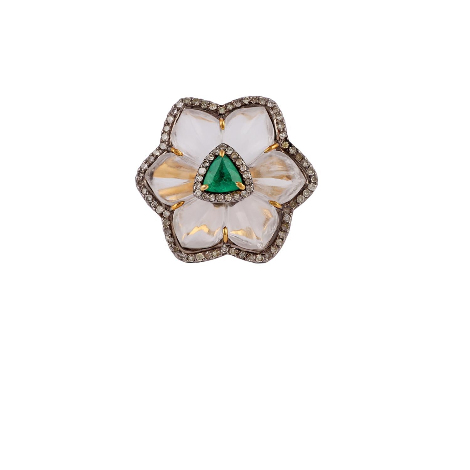 Cristallo in stile Art Deco, smeraldo e  Anello Eternity con diamante in oro 18k

Questo modello atipico in stile art-decò di epoca vittoriana, Art Carved, è in cristallo intagliato.   Anello con diamante  è squisita. Il solitario di diamante rosa