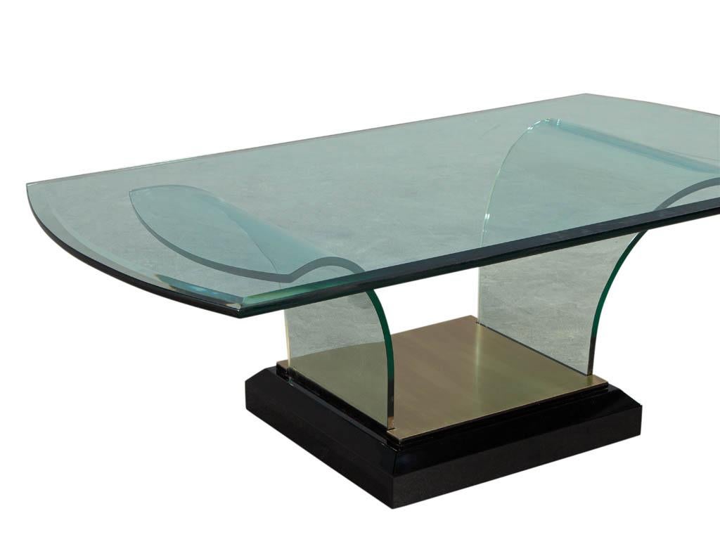 Art déco Table basse en verre incurvée de style Art Déco en vente