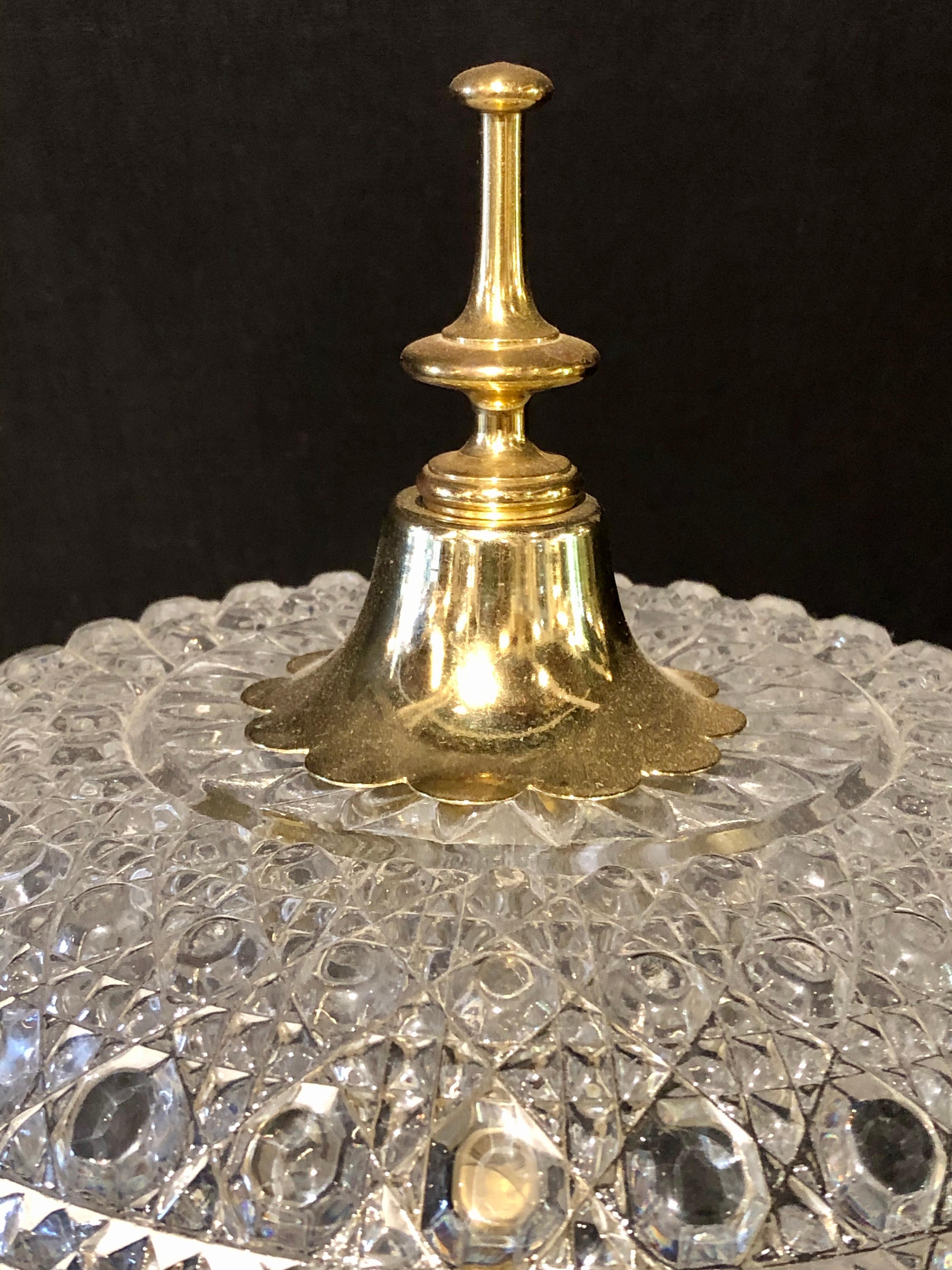 Art Deco Style Cut Crystal Dome Shaped Desk Lamp In Good Condition For Sale In Stamford, CT