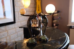 Sculpture de danseuse de style Art Déco Clarté avec boule de jade Original Max Le Verrier