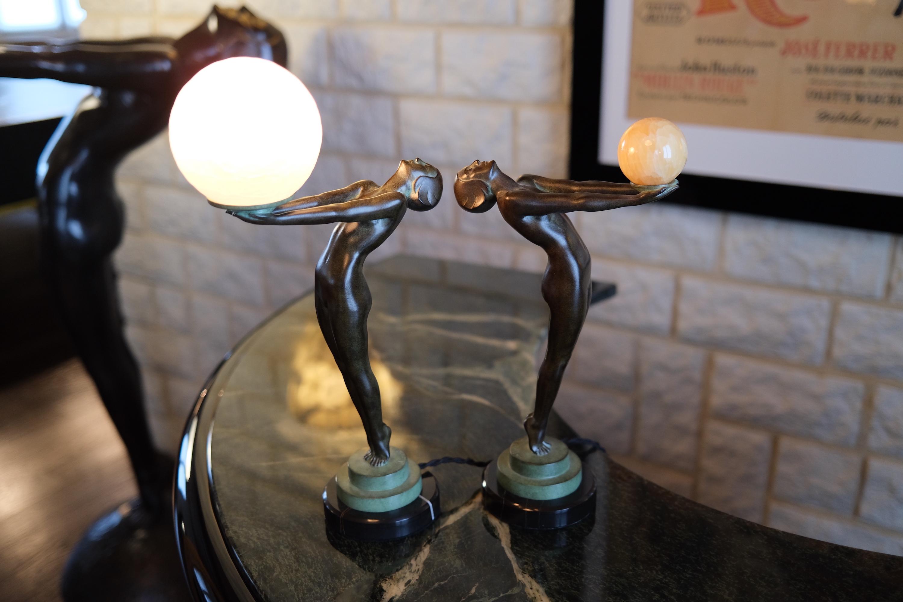 Art Déco Scultura di ballerina Art Deco Style Clarté con palla di giada Originale Max Le Verrier in vendita