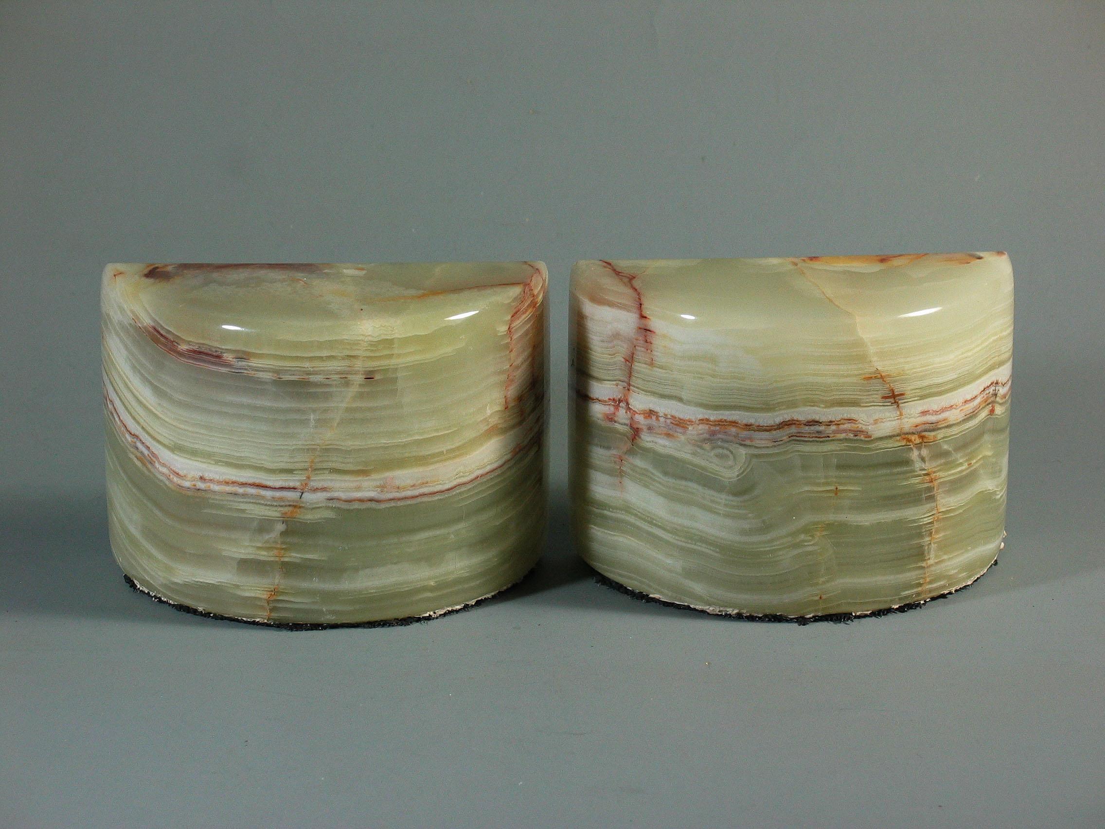 Art Deco Style Demi-Lune Polished Banded Calcite Bookends  Circa 1970 In Good Condition For Sale In Ottawa, Ontario