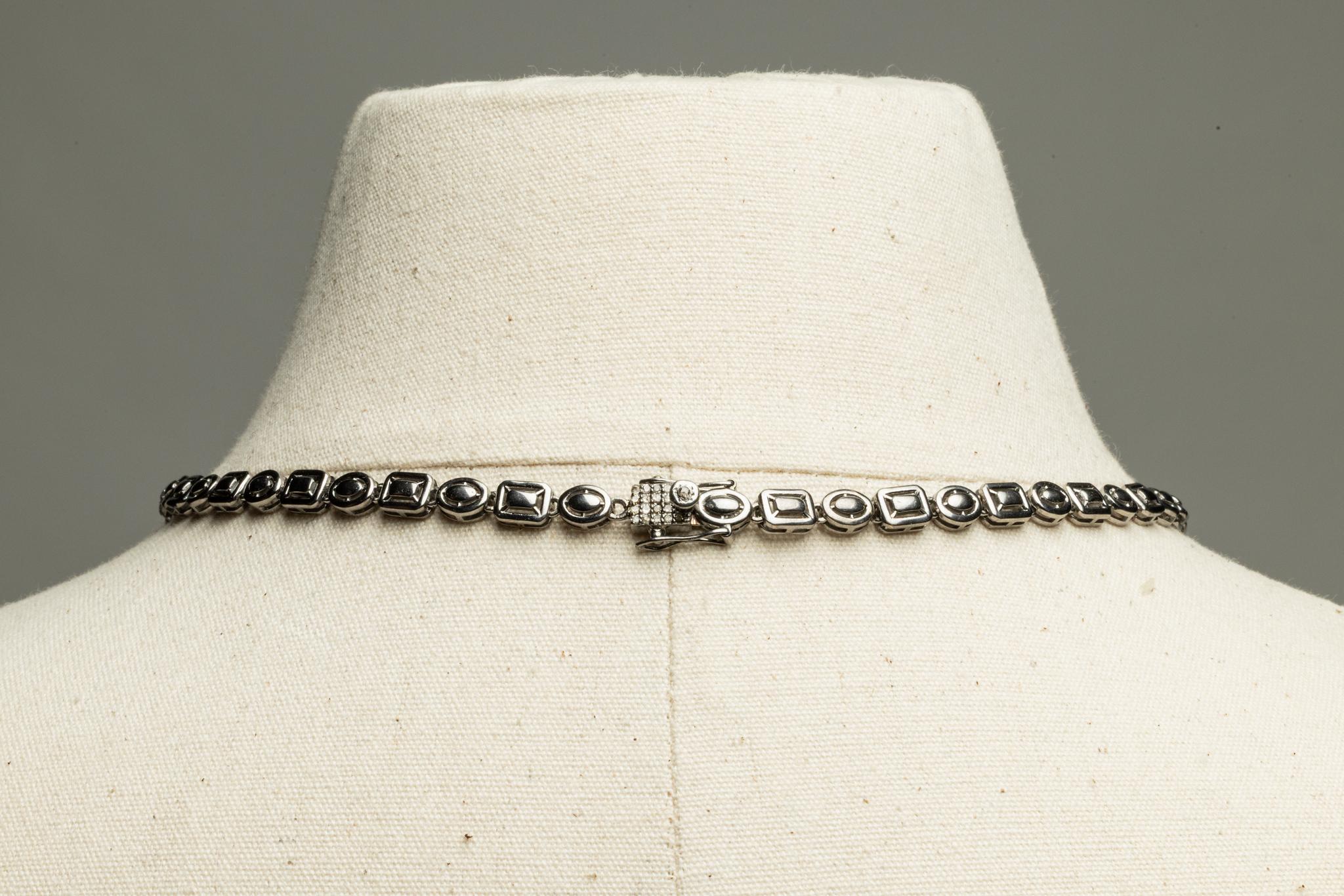 Art Deco Stil Diamant und Smaragd Y Tropfen Halskette im Zustand „Hervorragend“ im Angebot in Nantucket, MA