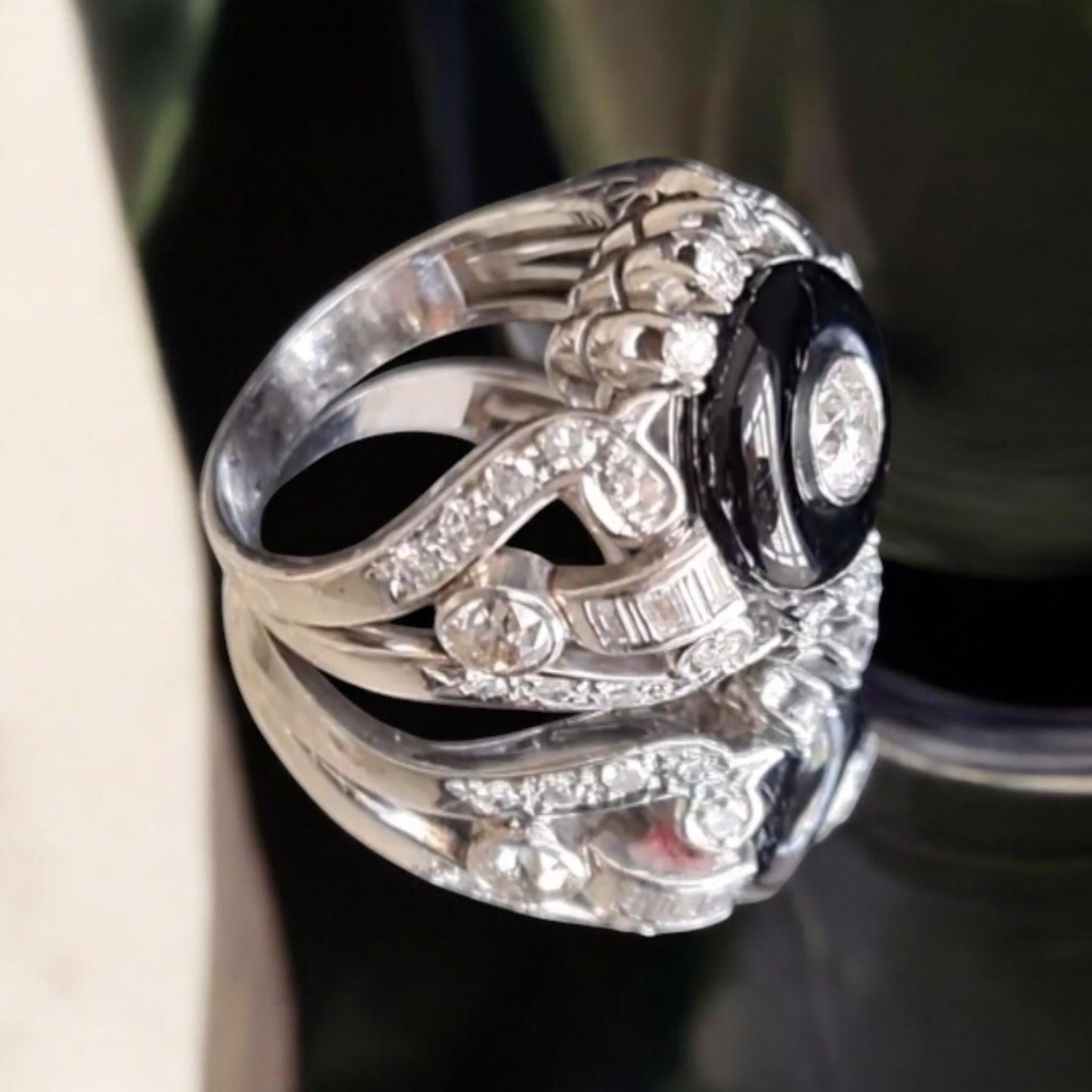 Taglio antico europeo Anello in platino con diamanti e onice in stile Art Déco in vendita