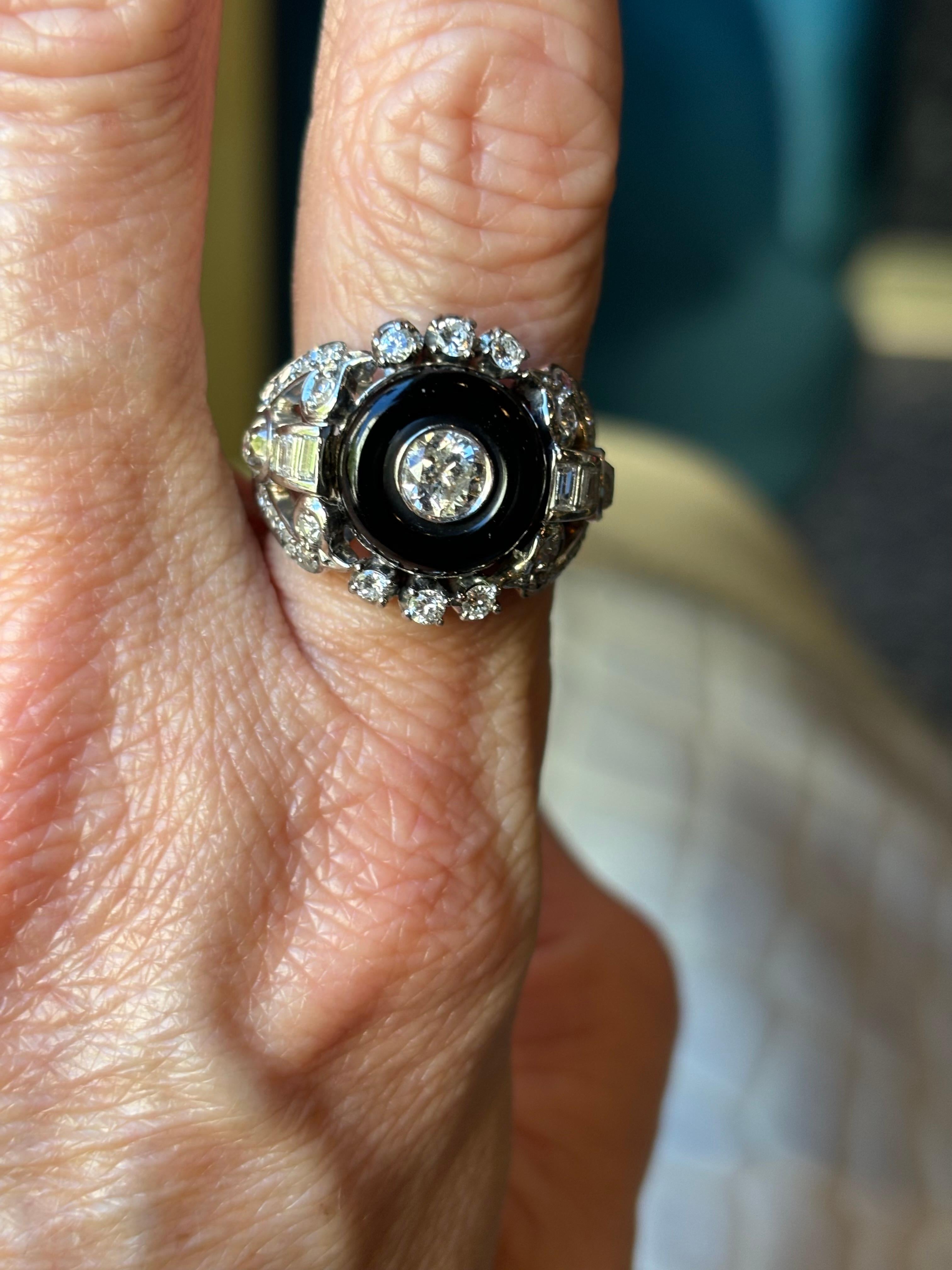 Anello in platino con diamanti e onice in stile Art Déco in vendita 2