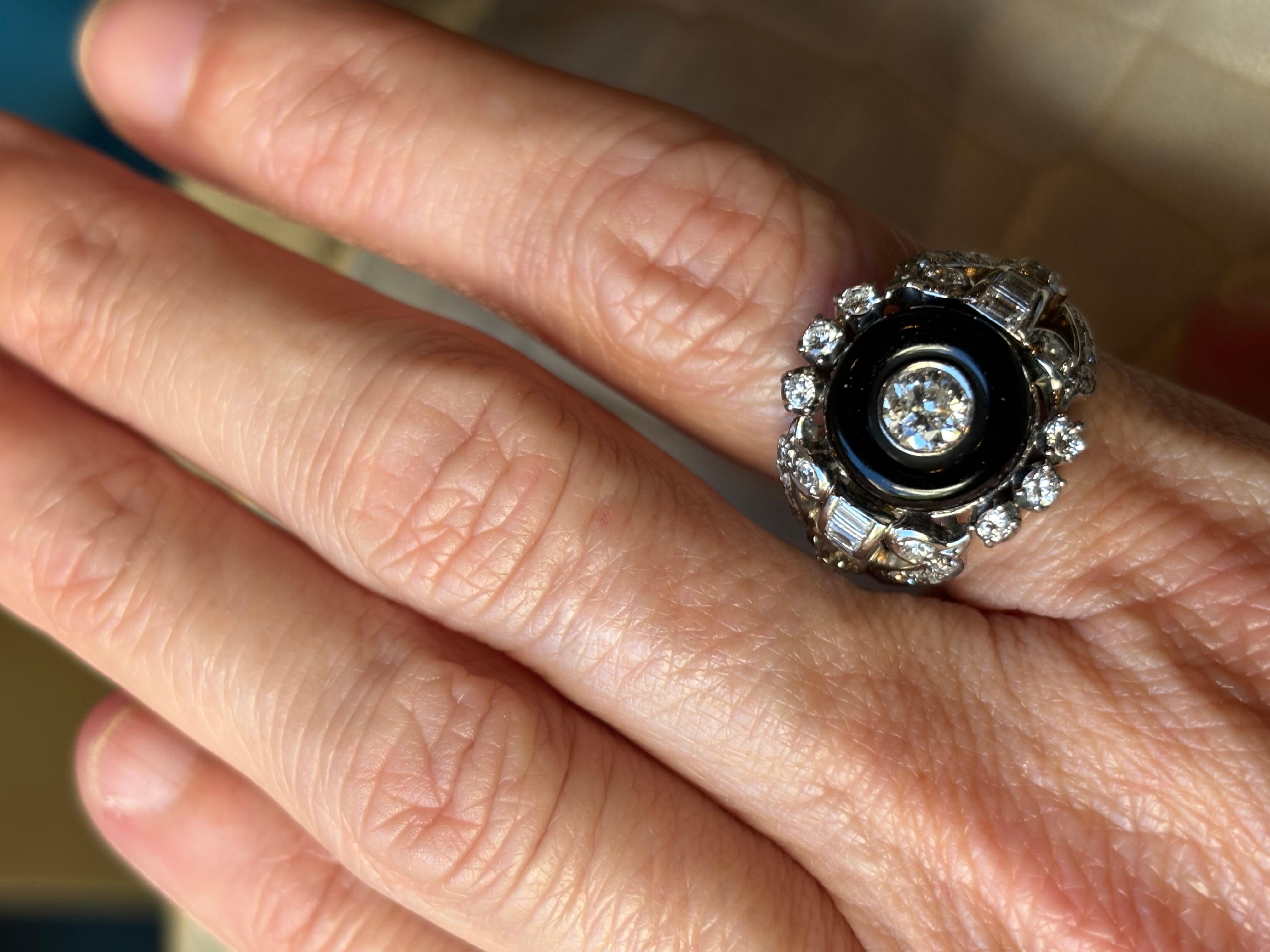 Anello in platino con diamanti e onice in stile Art Déco in vendita 4