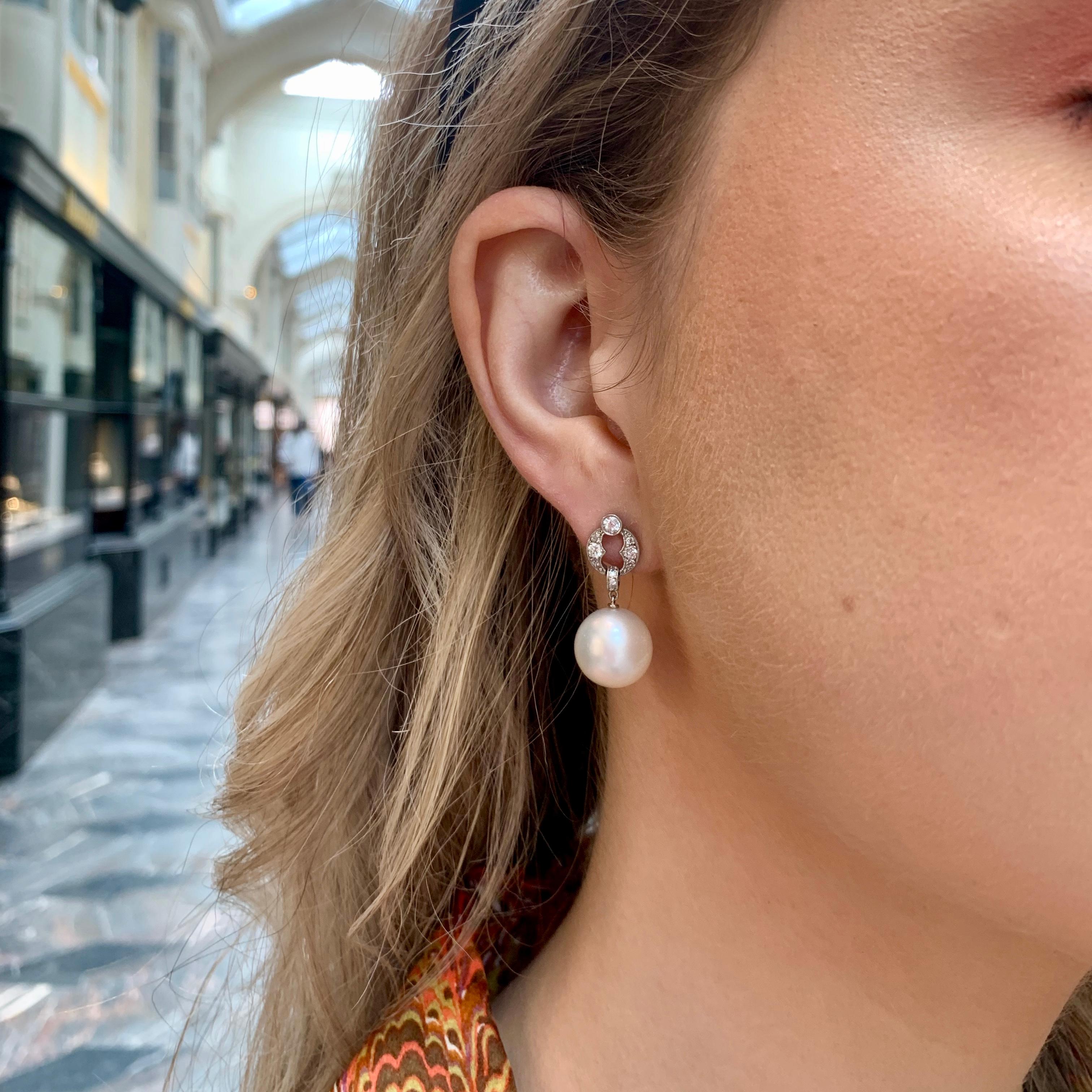 Art Deco Stil Diamant und Perlen Ohrringe aus Platin im Angebot 1