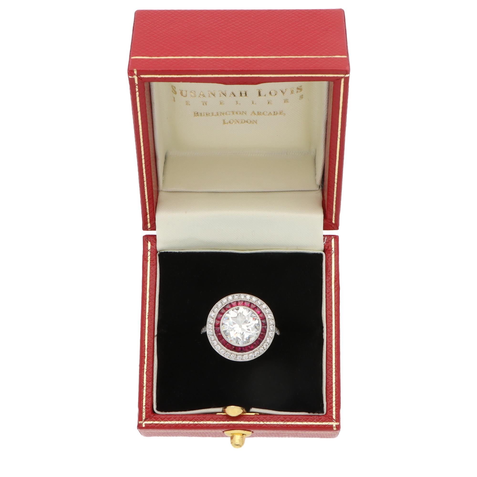 Anello a doppio bersaglio con diamante e rubino in stile Art Déco in platino In condizioni ottime in vendita a London, GB
