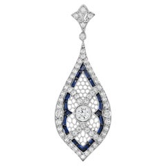 Pendentif de style Art déco en or blanc 14 carats en forme de marquise avec diamants et saphirs
