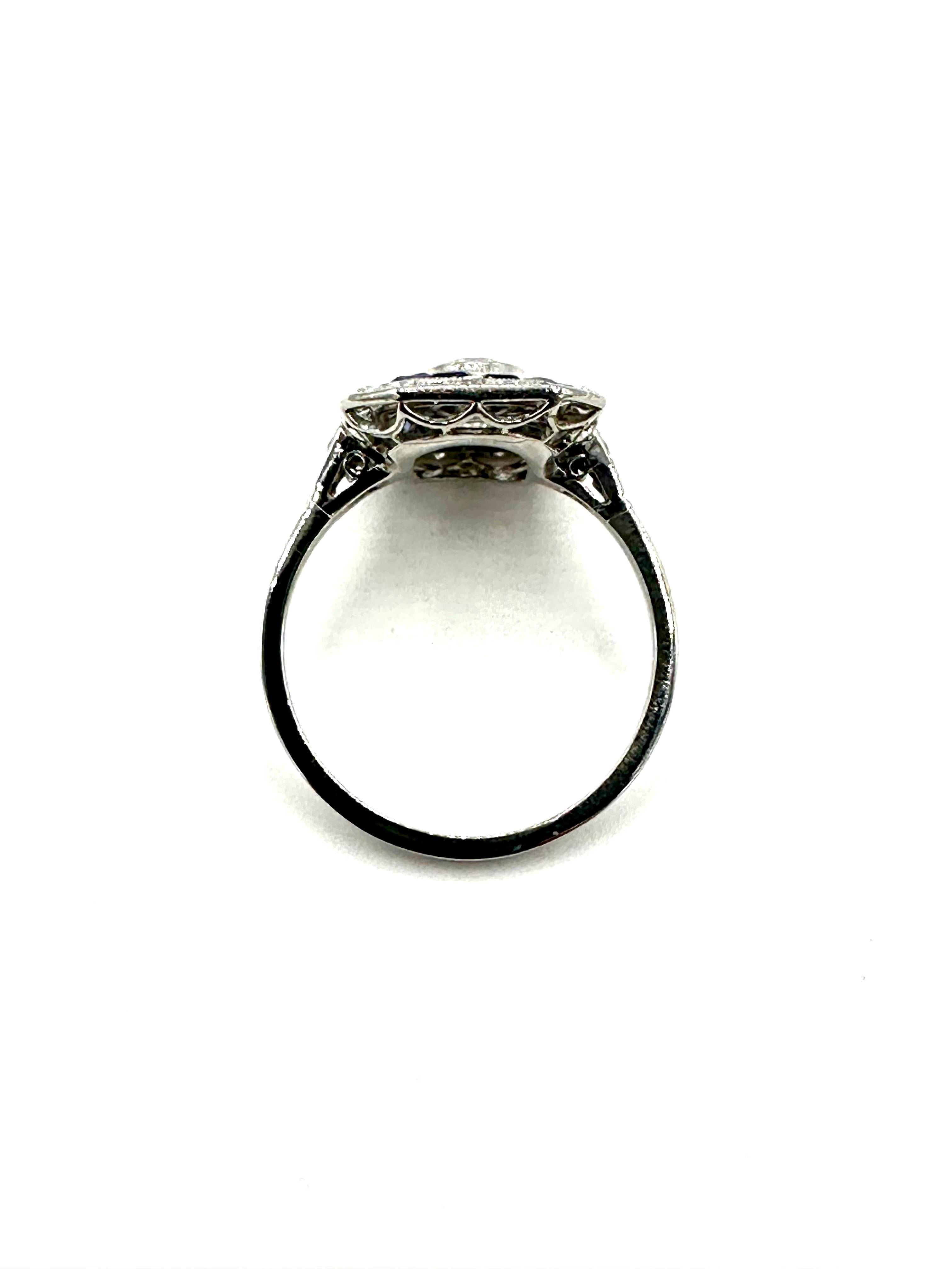Round Cut Art Deco Style Diamond and Sapphire White Gold Ring For Sale