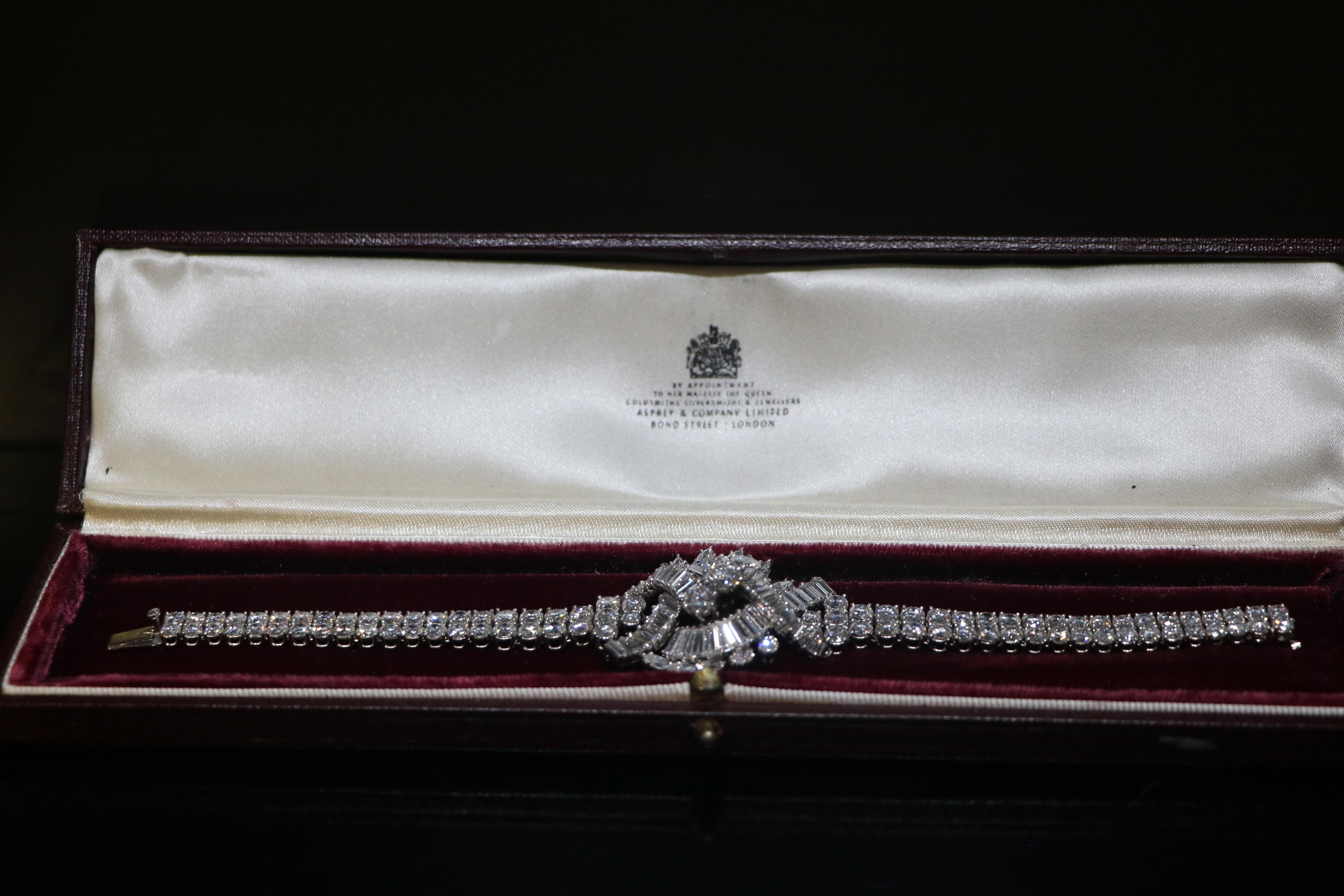 Art Deco style diamond bracelet from Asprey & Company Limited For Sale 5