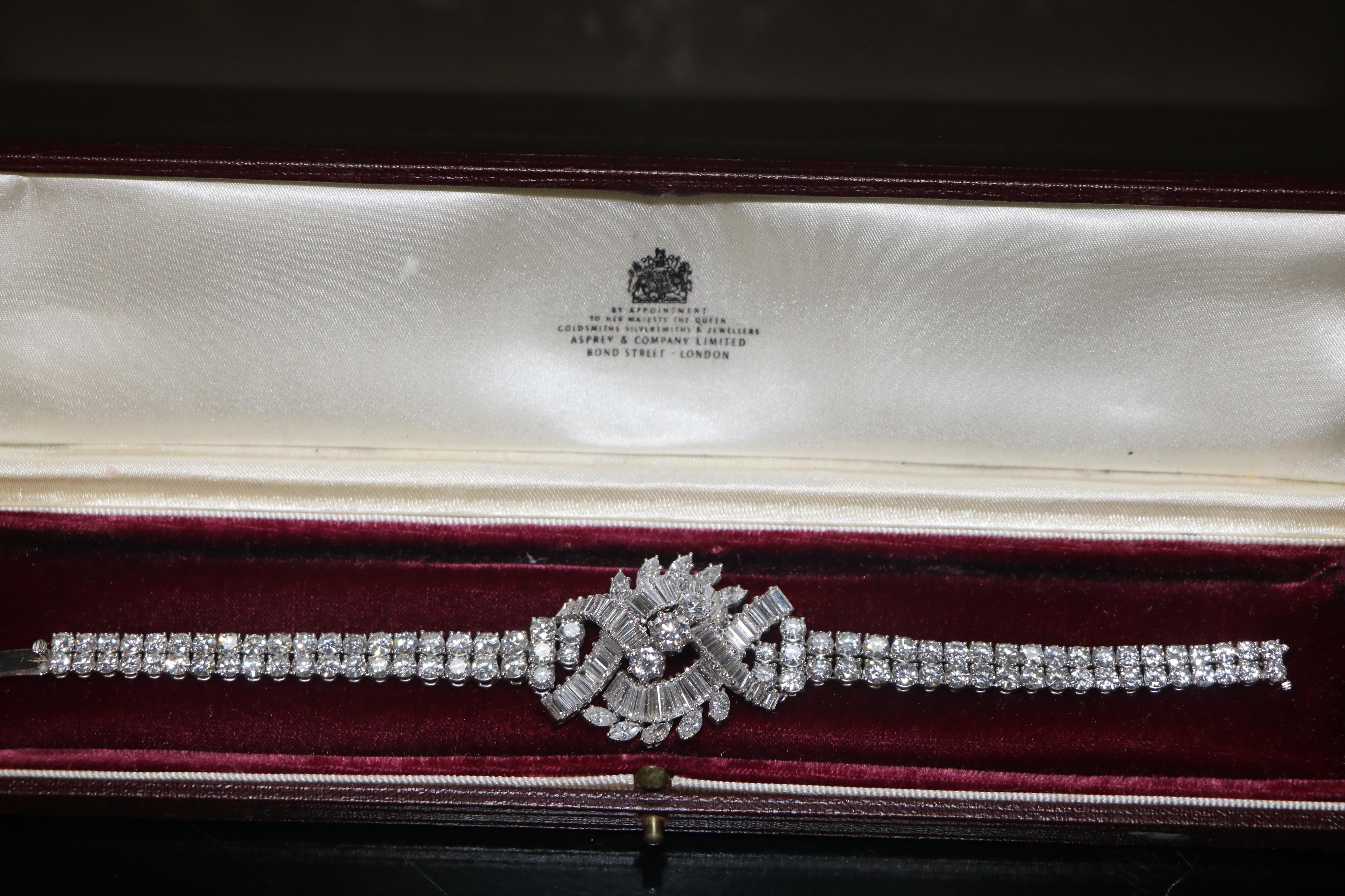 Baguette Cut Art Deco style diamond bracelet from Asprey & Company Limited For Sale