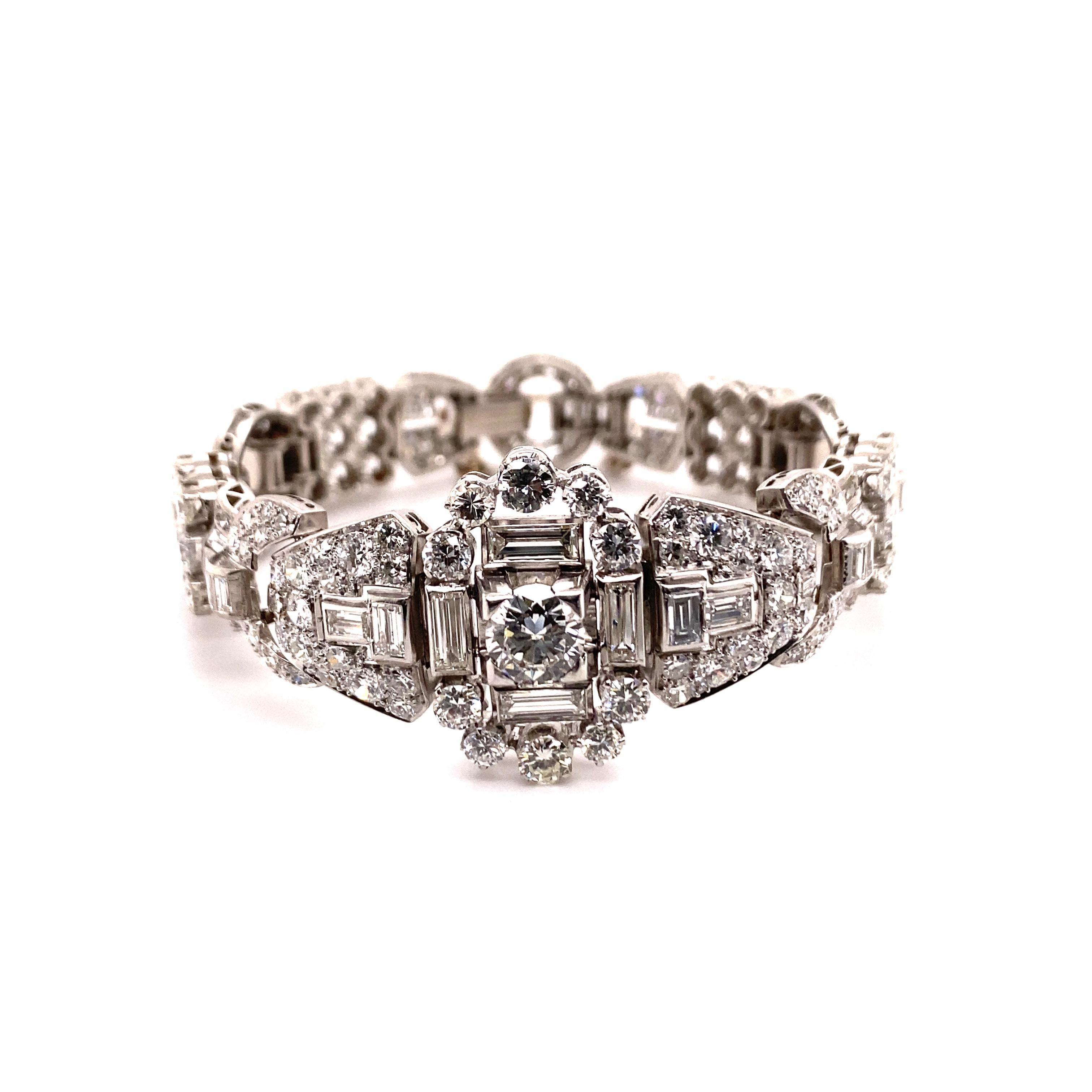 This beautifully sparkling and geometric diamond bracelet evokes the glittering Art Deco era. Masterfully constructed and crafted in platinum 950, the bracelet centre is set with a brilliant-cut diamond of approximately 1.28 carats and of G-si1