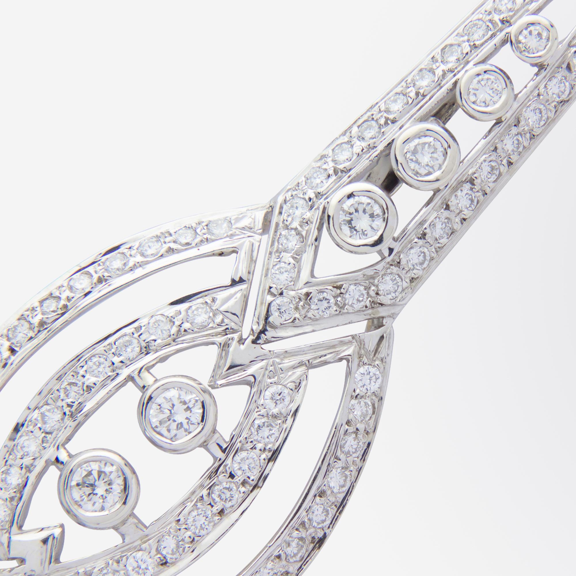 Art Deco Style Diamond Brooch in 18 Karat White Gold In Good Condition For Sale In Brisbane, QLD