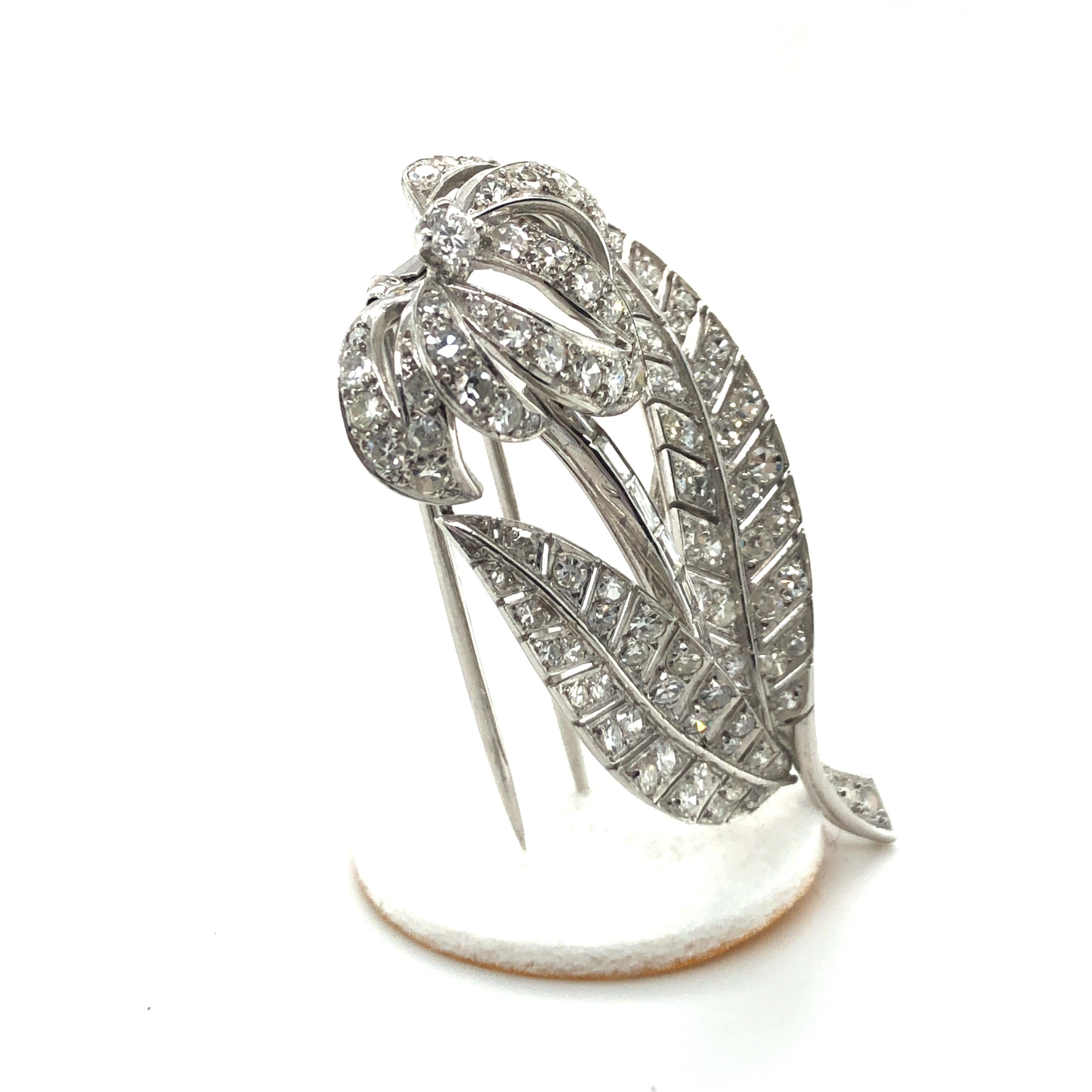 Art Deco Style Diamond Brooch in Platinum 950 In Good Condition In Lucerne, CH