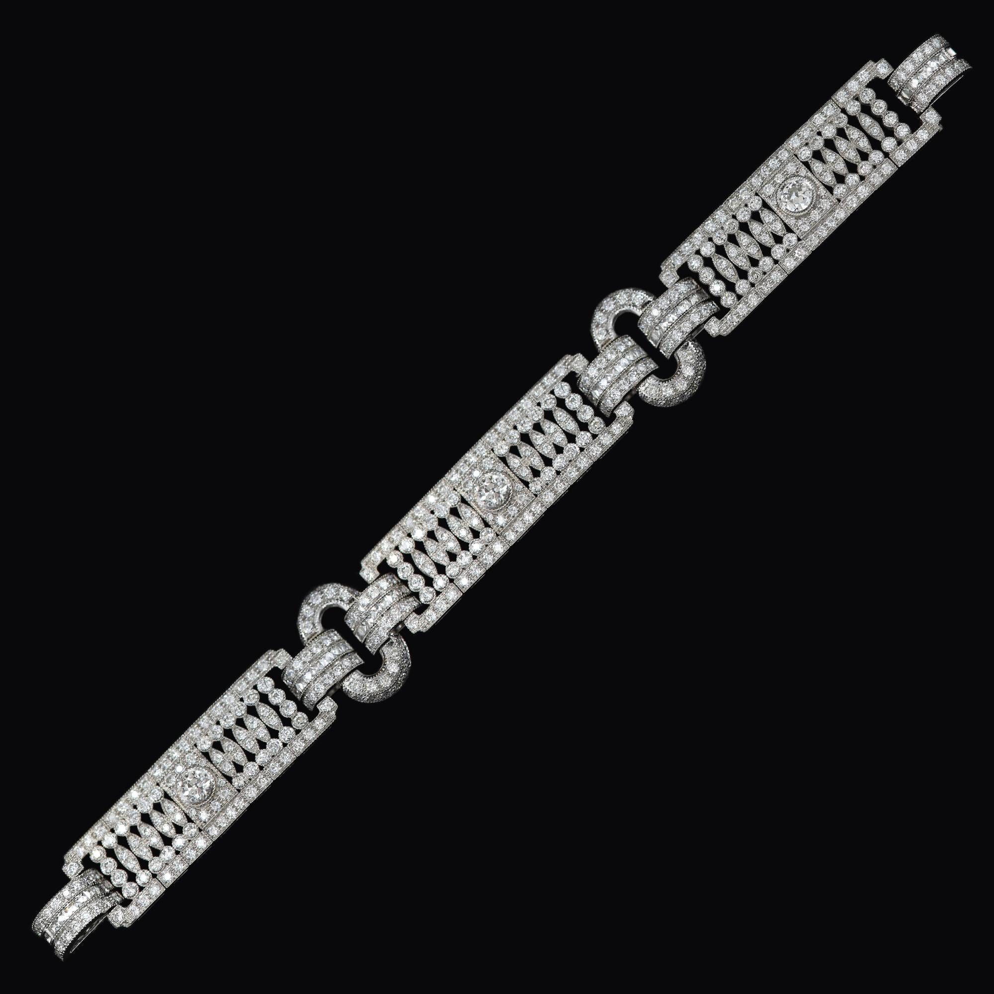 Art Deco Style Diamond Buckle Link Bracelet 18 Karat Old Diamond Cut Diamonds In New Condition For Sale In Brooklyn, NY