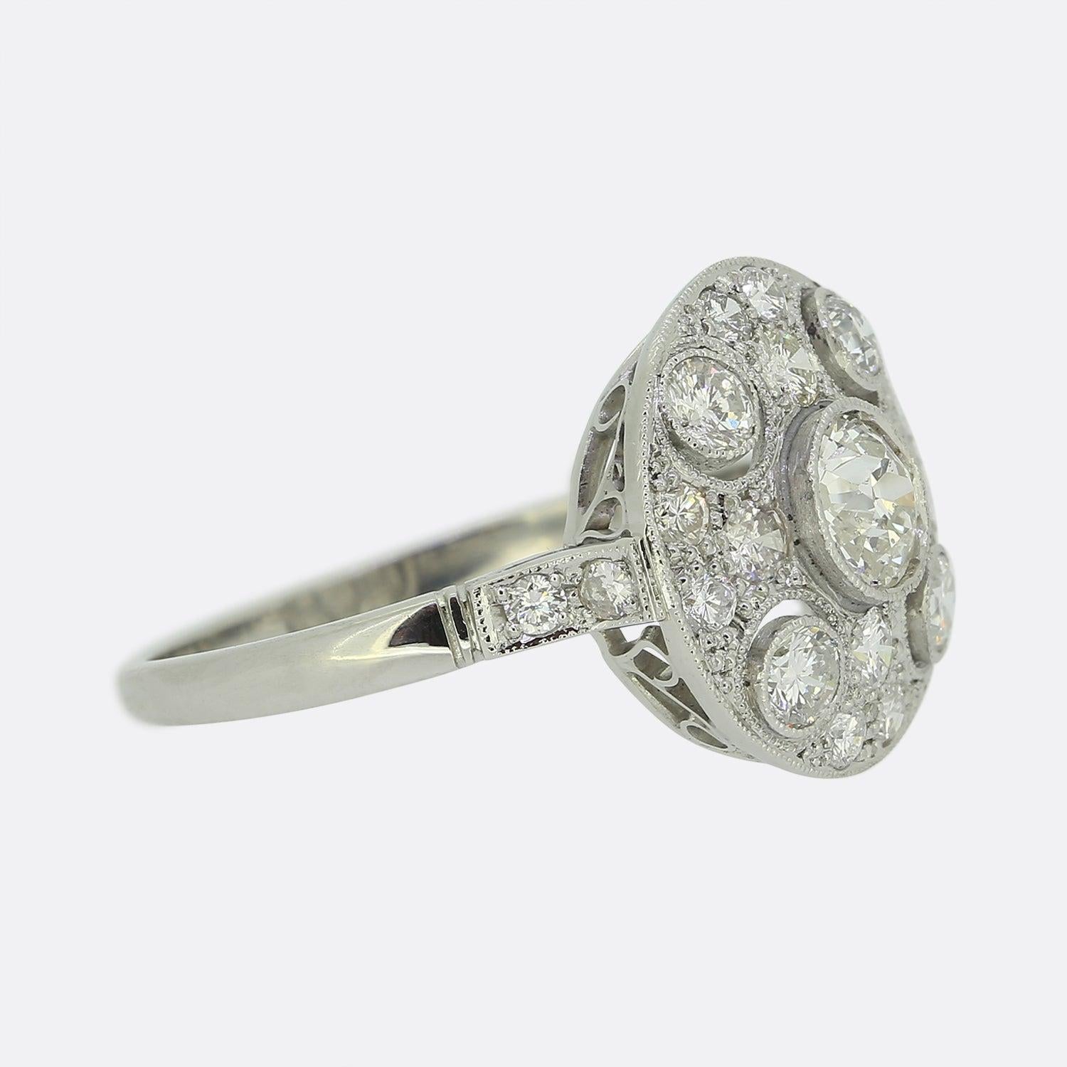 Taglio brillante Anello a grappolo di diamanti in stile Art Déco in vendita
