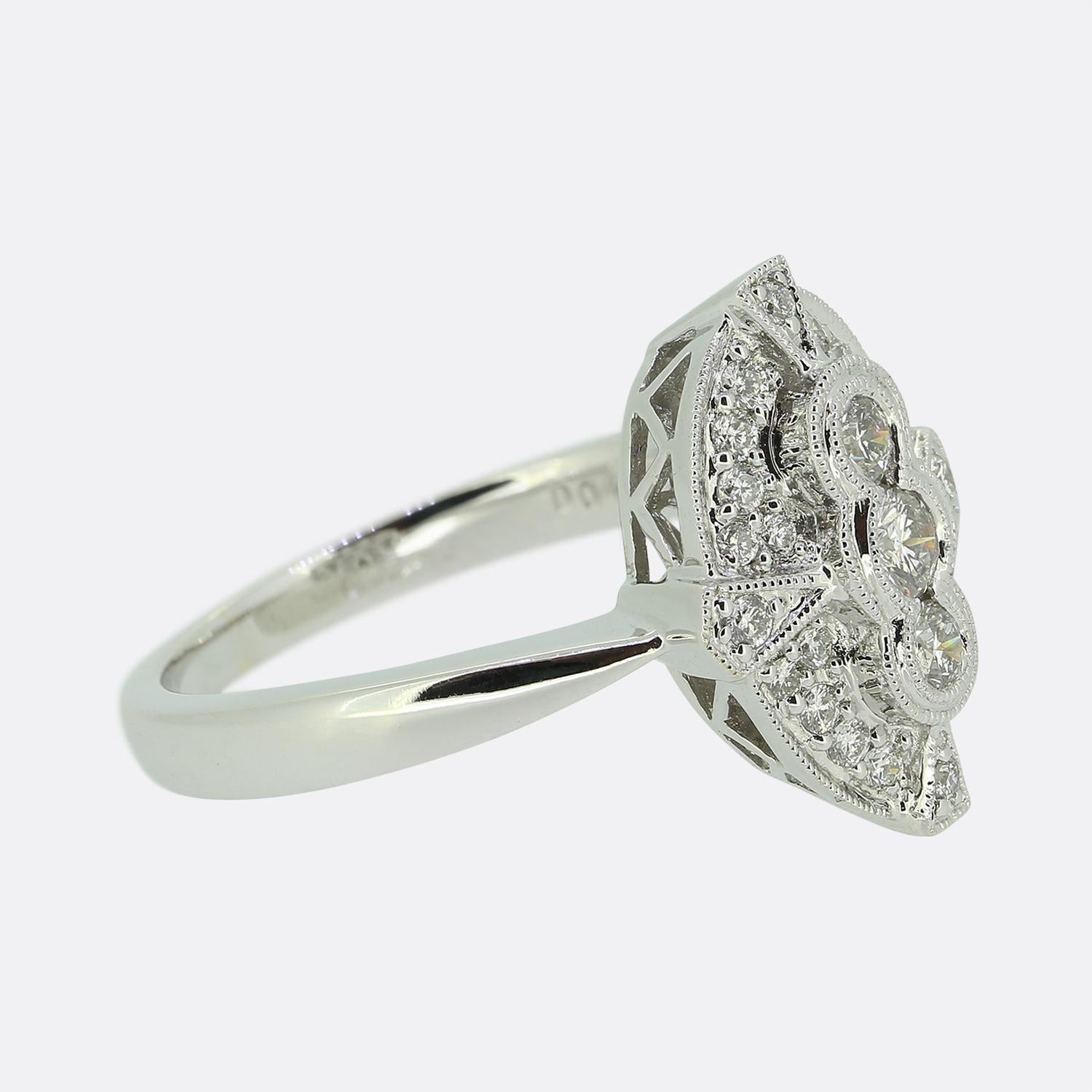 Anillo Racimo de Diamantes Estilo Art Decó Corte brillante en venta