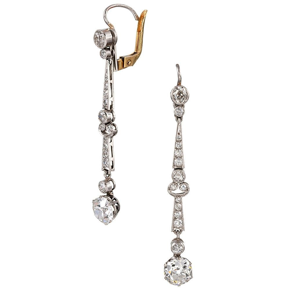 Traditional art deco styling with the heightened physical integrity of newer manufacture offers the “best of both worlds”. The earrings are made of platinum with 18 karat yellow gold lever backs. The slim, feminine style assembles 2.40 cartas of