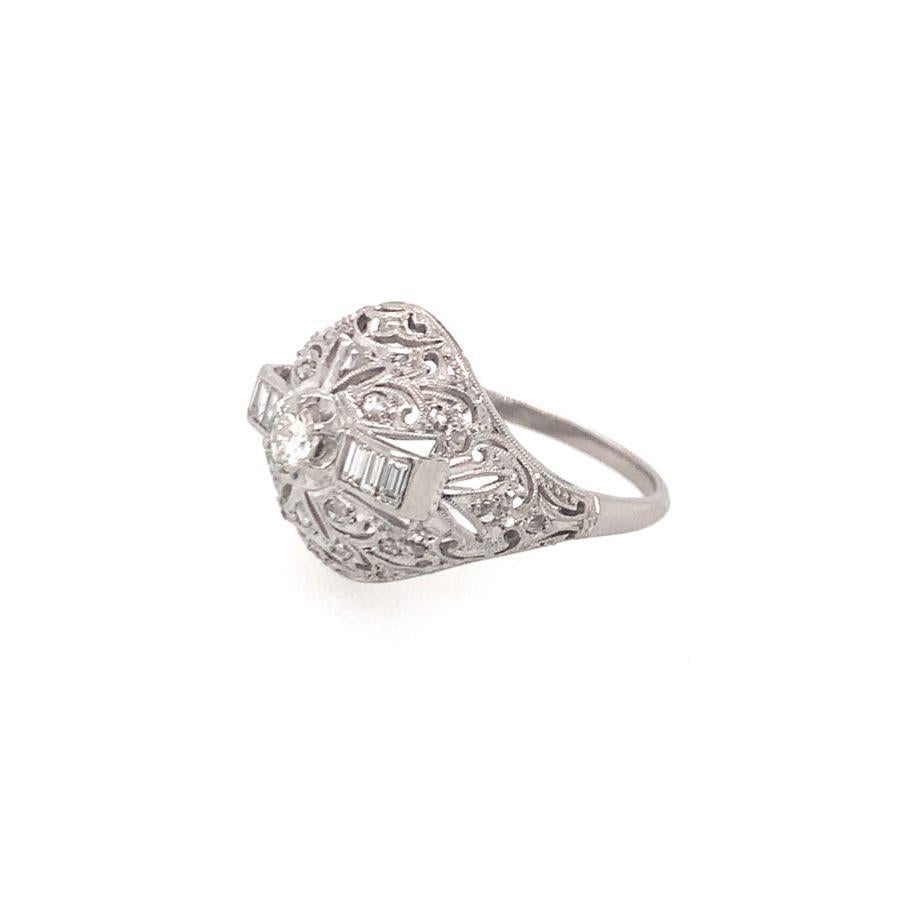 Round Cut Art Deco Style Diamond Filigree Platinum Ring, circa 1920s For Sale