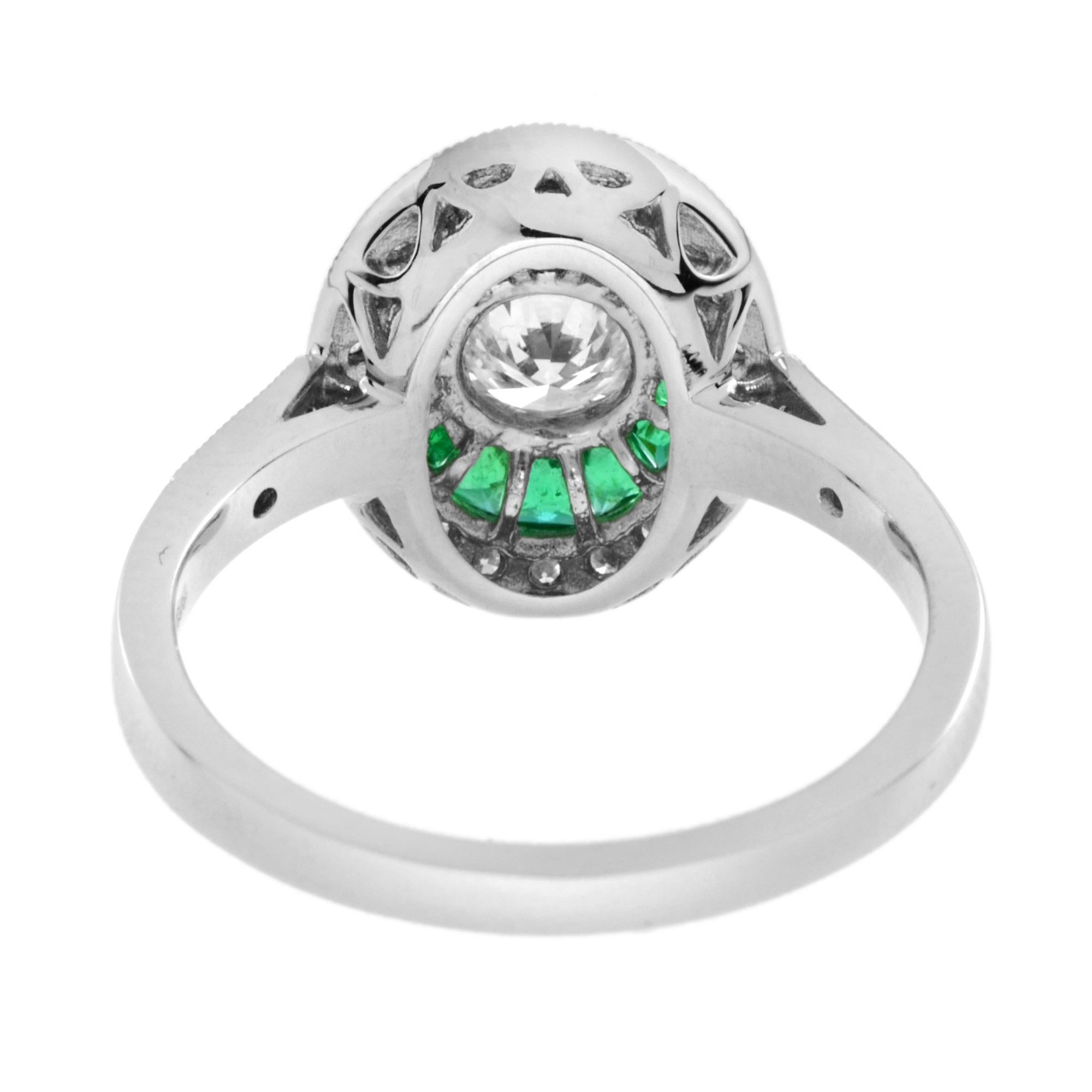 Taille ronde Art Deco Style Diamond French Cut Halo Set Green Emerald Shield White Gold Ring (bague en or blanc sertie d'émeraudes vertes) en vente