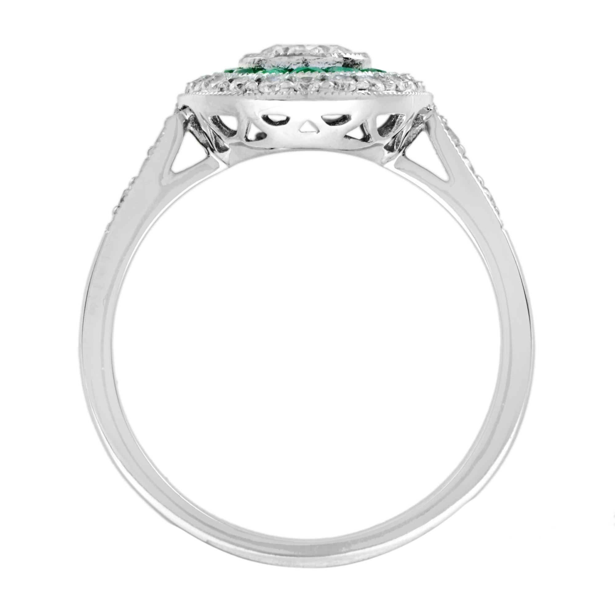 Art Deco Style Diamond French Cut Halo Set Green Emerald Shield White Gold Ring (bague en or blanc sertie d'émeraudes vertes) Neuf - En vente à Oakton, VA