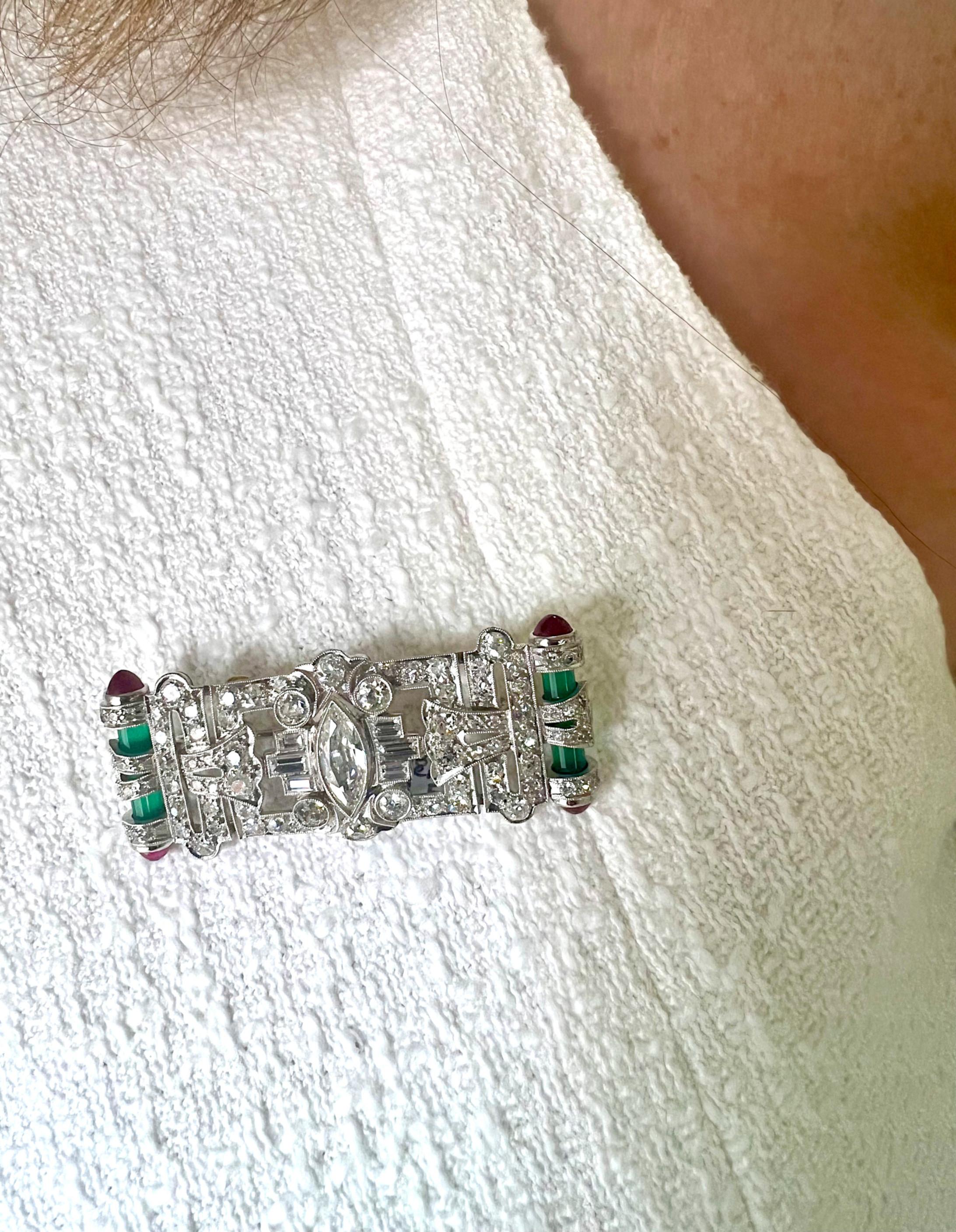 Art Deco Style Diamond, Green Agate, Ruby And Platinum Brooch, 1.95 Carats In Good Condition For Sale In London, GB