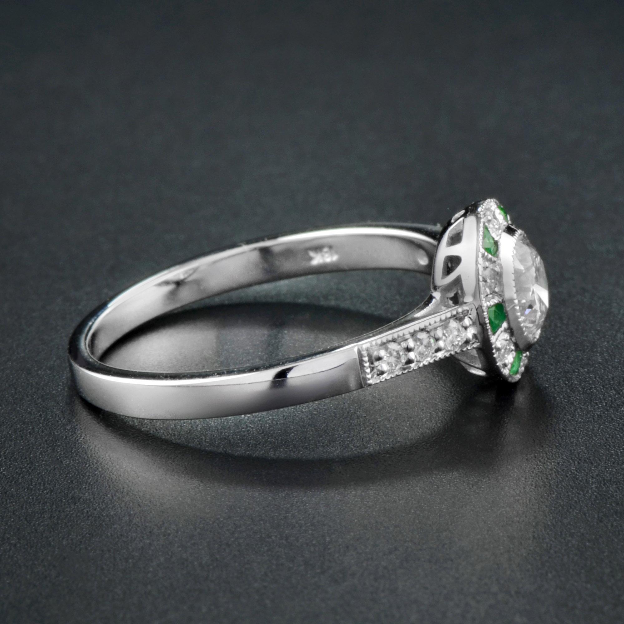 Art Deco Style Diamond & Green Emerald Engagement Halo 18K White Gold Ring Art Decó en venta