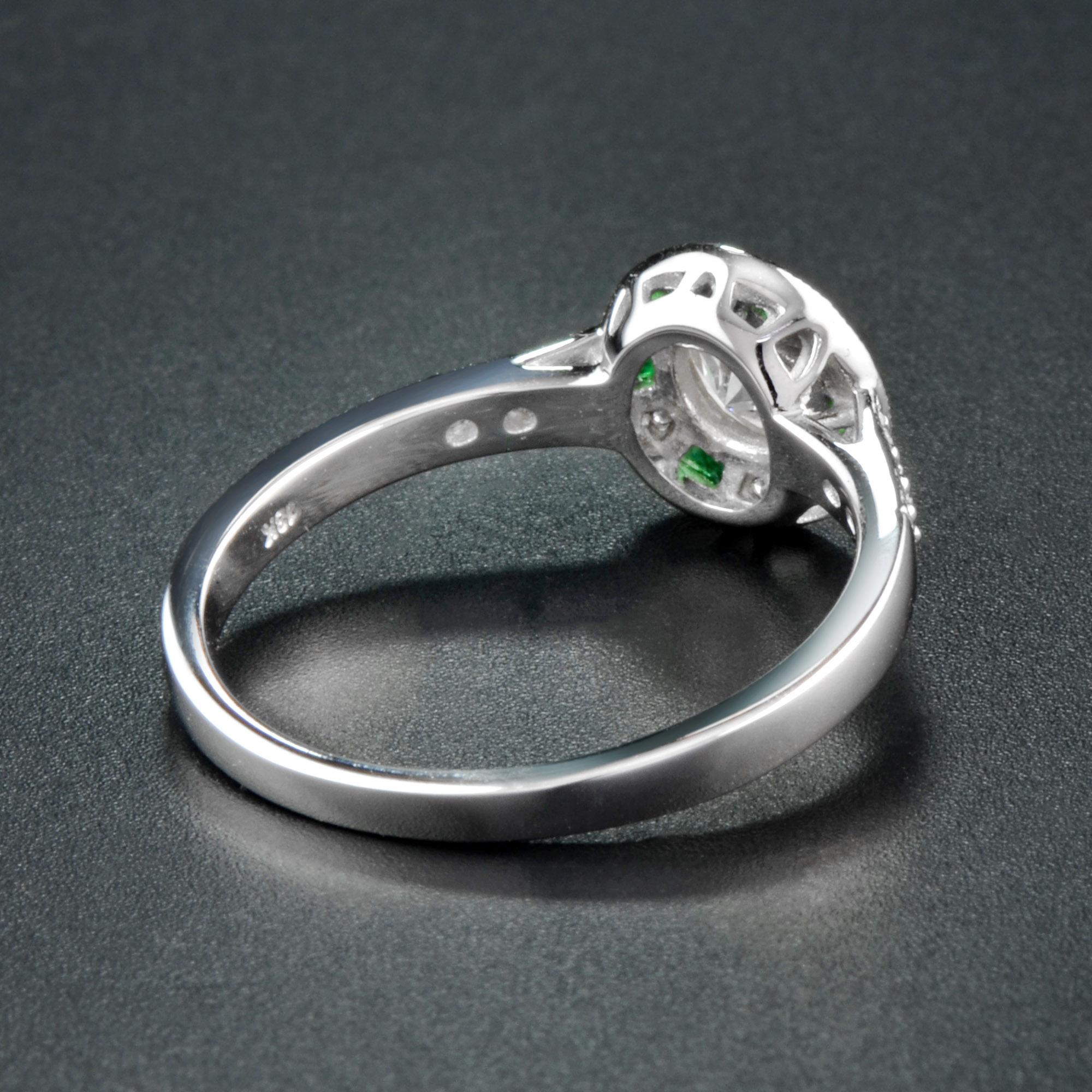 Art Deco Style Diamond & Green Emerald Engagement Halo 18K White Gold Ring Corte baguette en venta