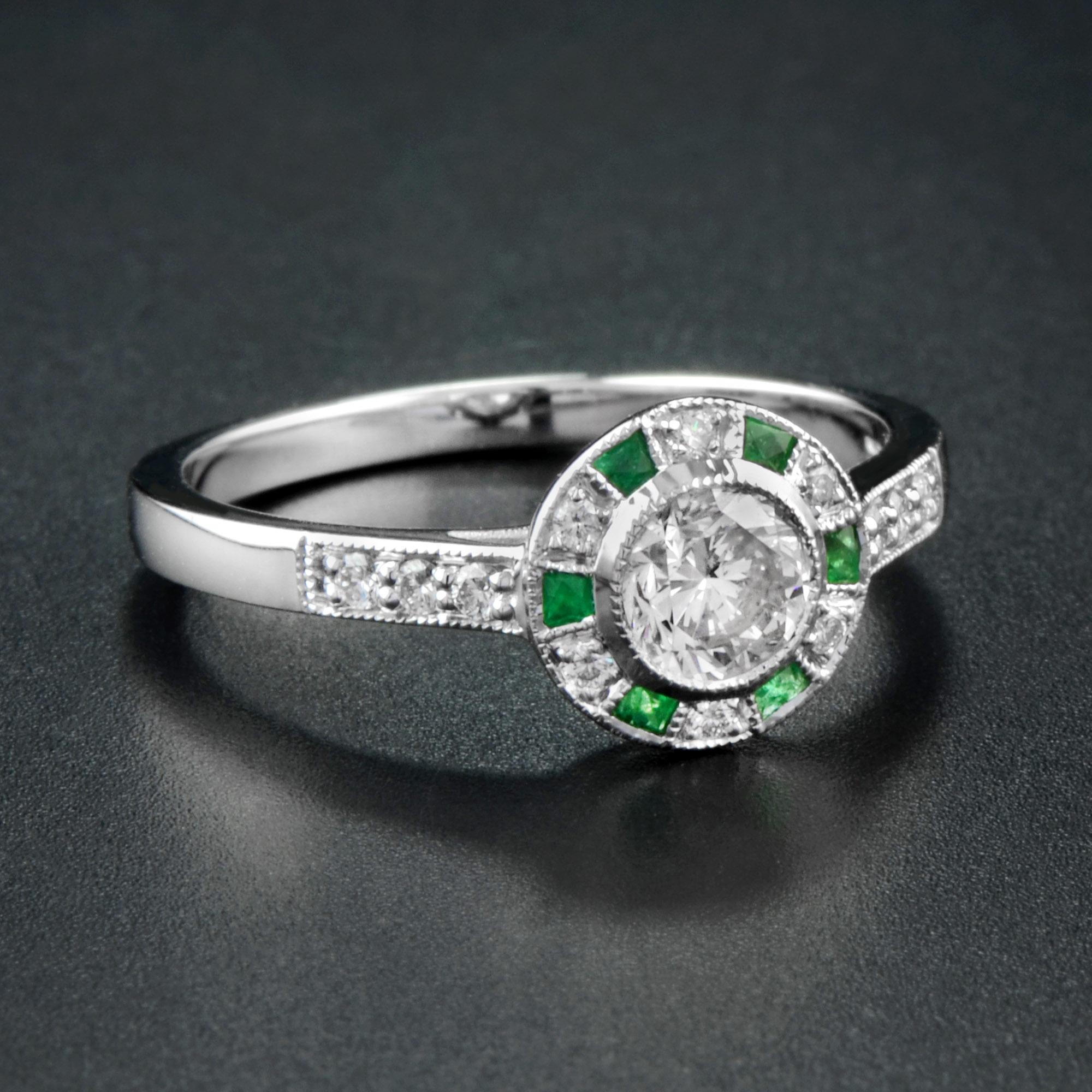 De las mujeres Art Deco Style Diamond & Green Emerald Engagement Halo 18K White Gold Ring en venta